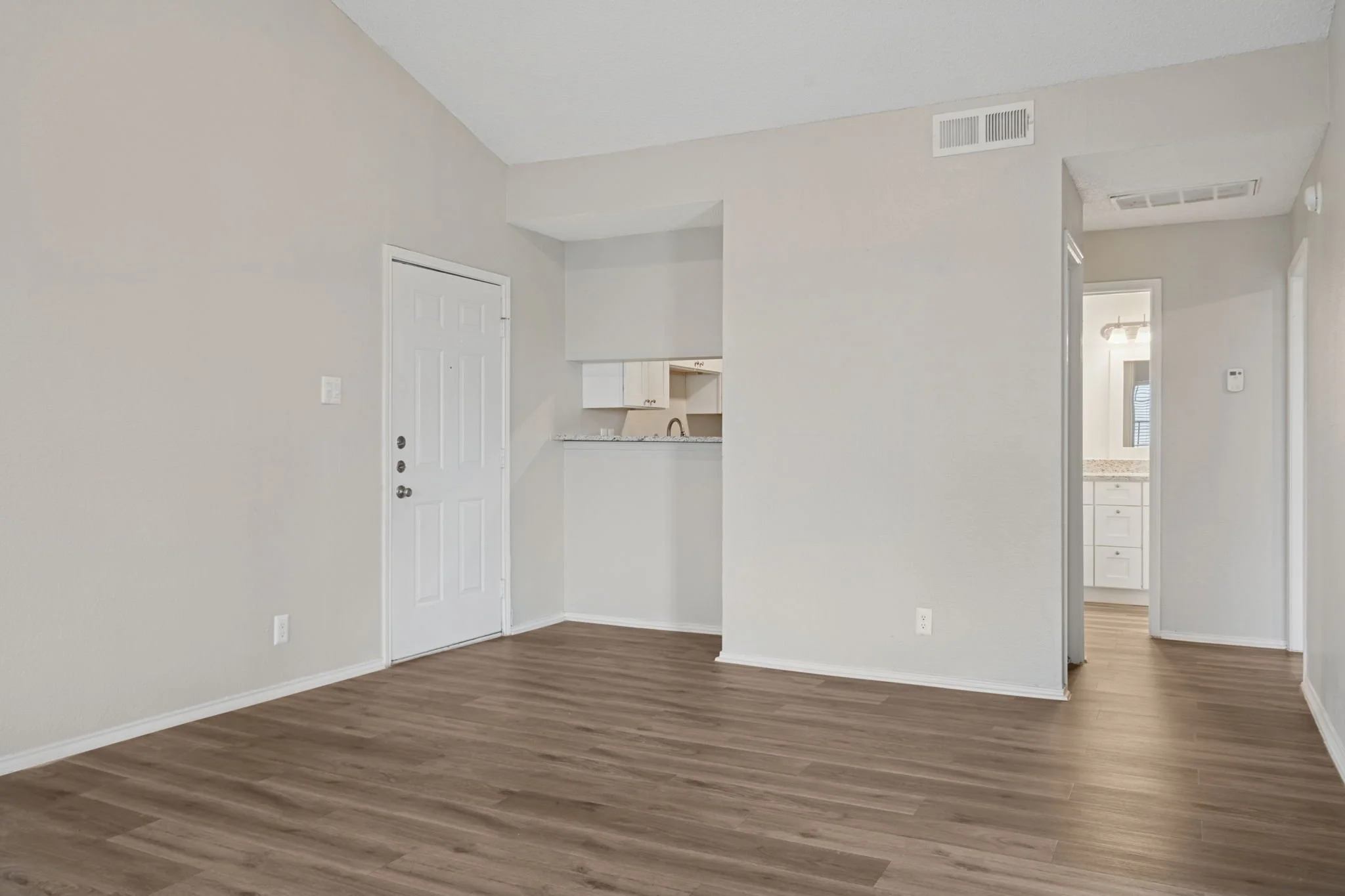 21-web-or-mls-70001 Silber Rd-21.jpg