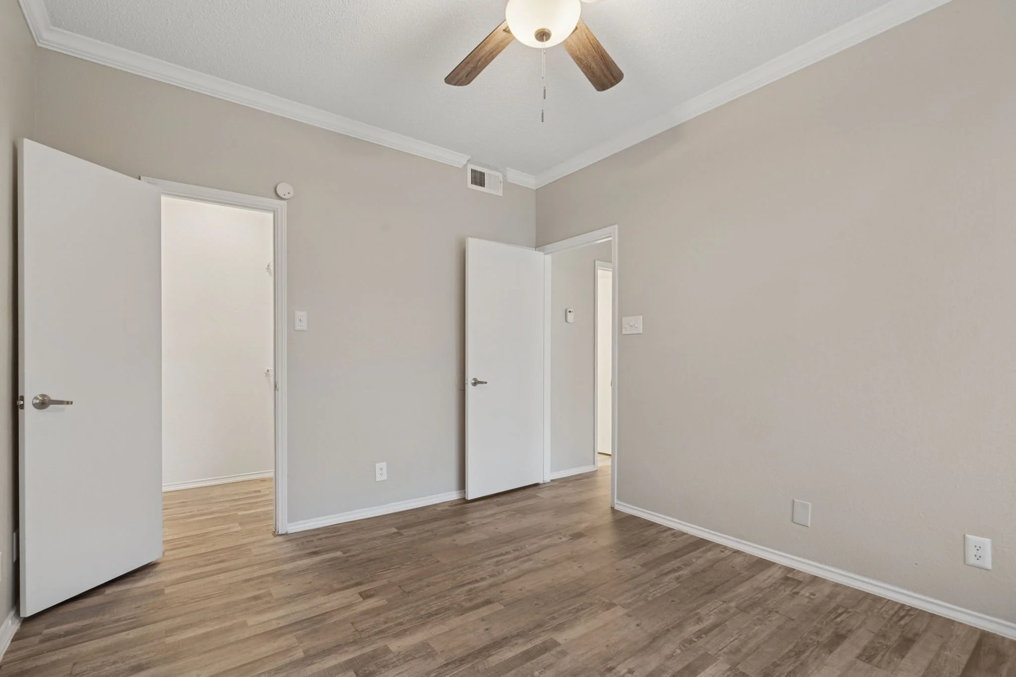 40-web-or-mls-70001 Silber Rd-40.jpg