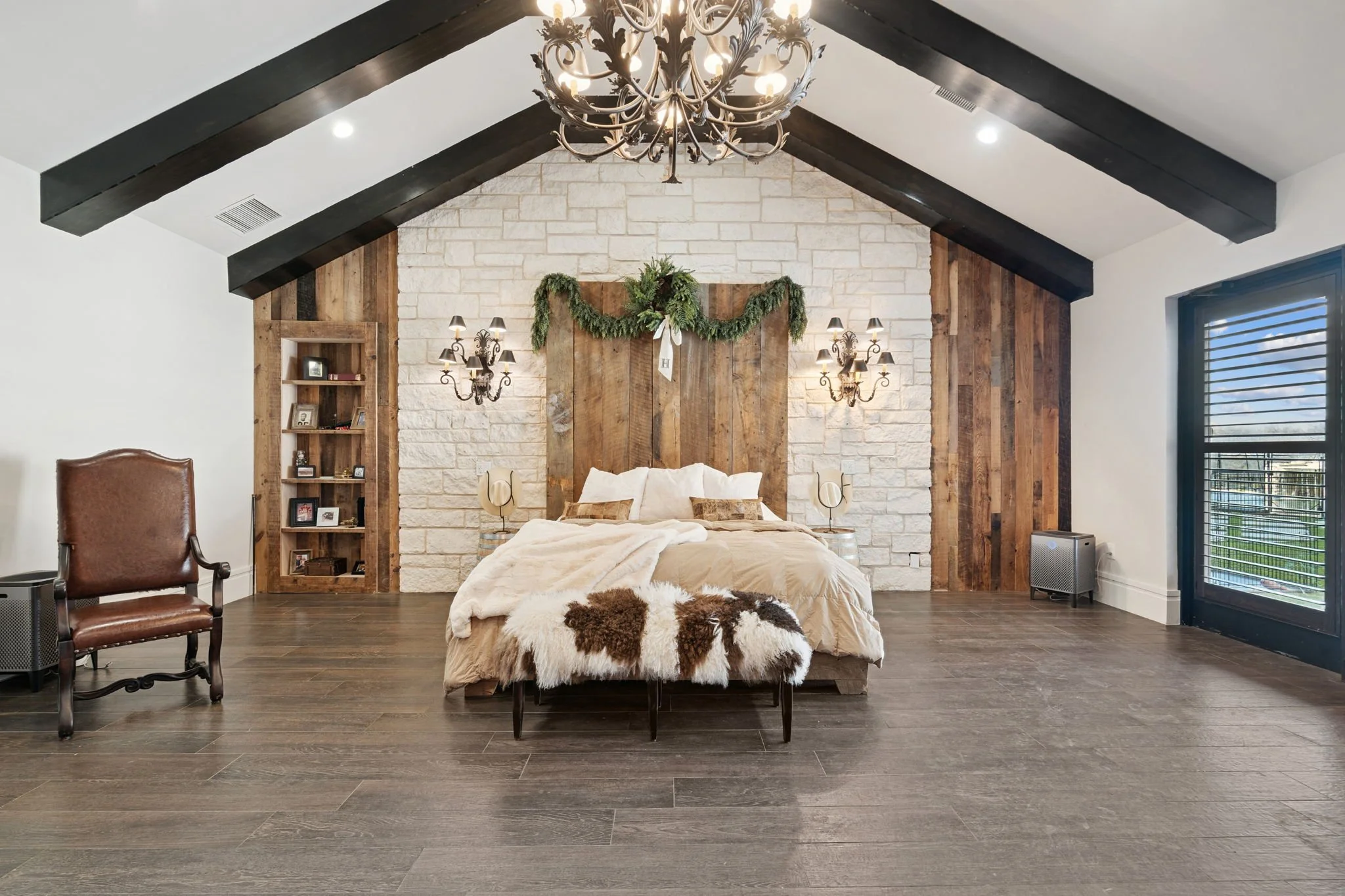 23-web-or-mls-5950 Western Star Dr 23.jpg