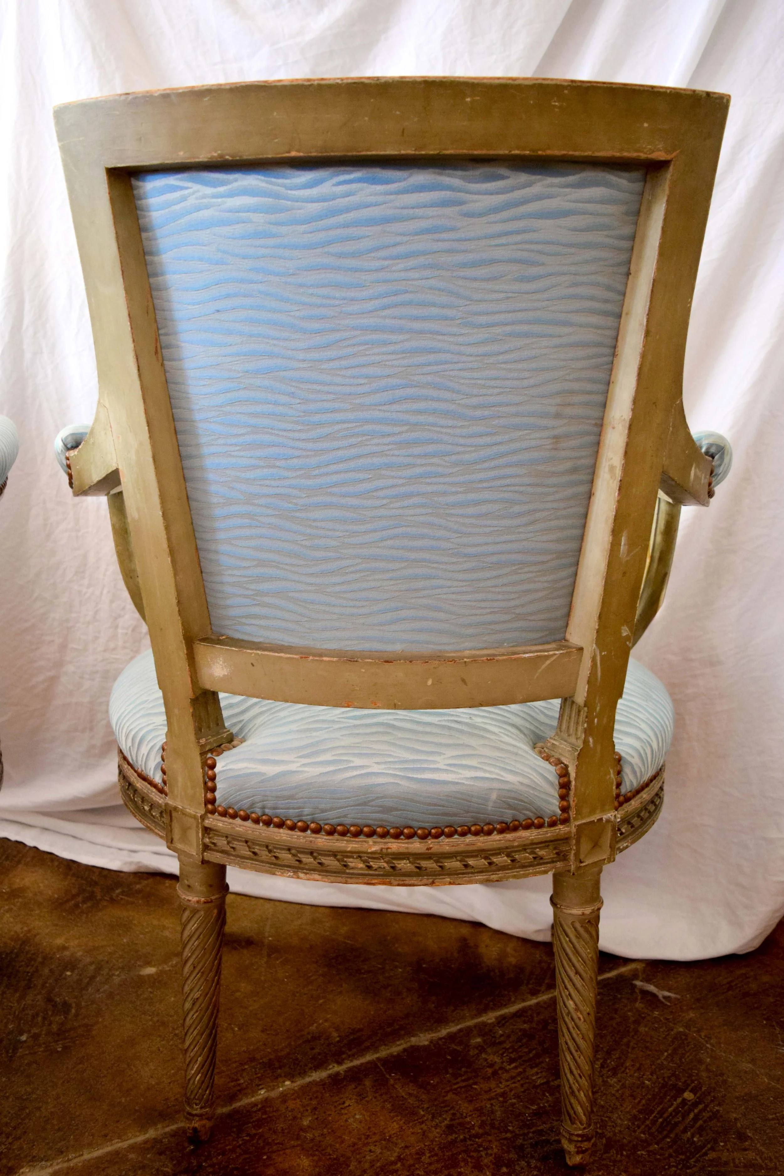 bluechair_detail2.jpg