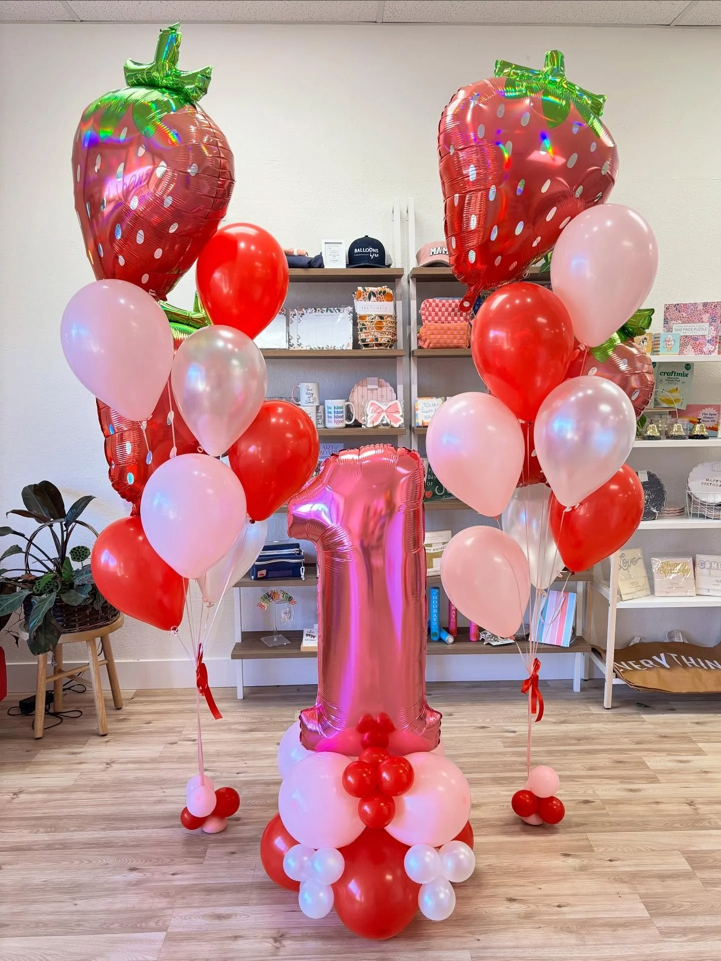 Talk about some “berry” sweet pick ups! π π
Did you know that you can order bouquets, balloon stacks, and grab & go garlands to pick up from our shop in Fair Oaks?
We’re open every Friday and Saturday or you can arrange a pi