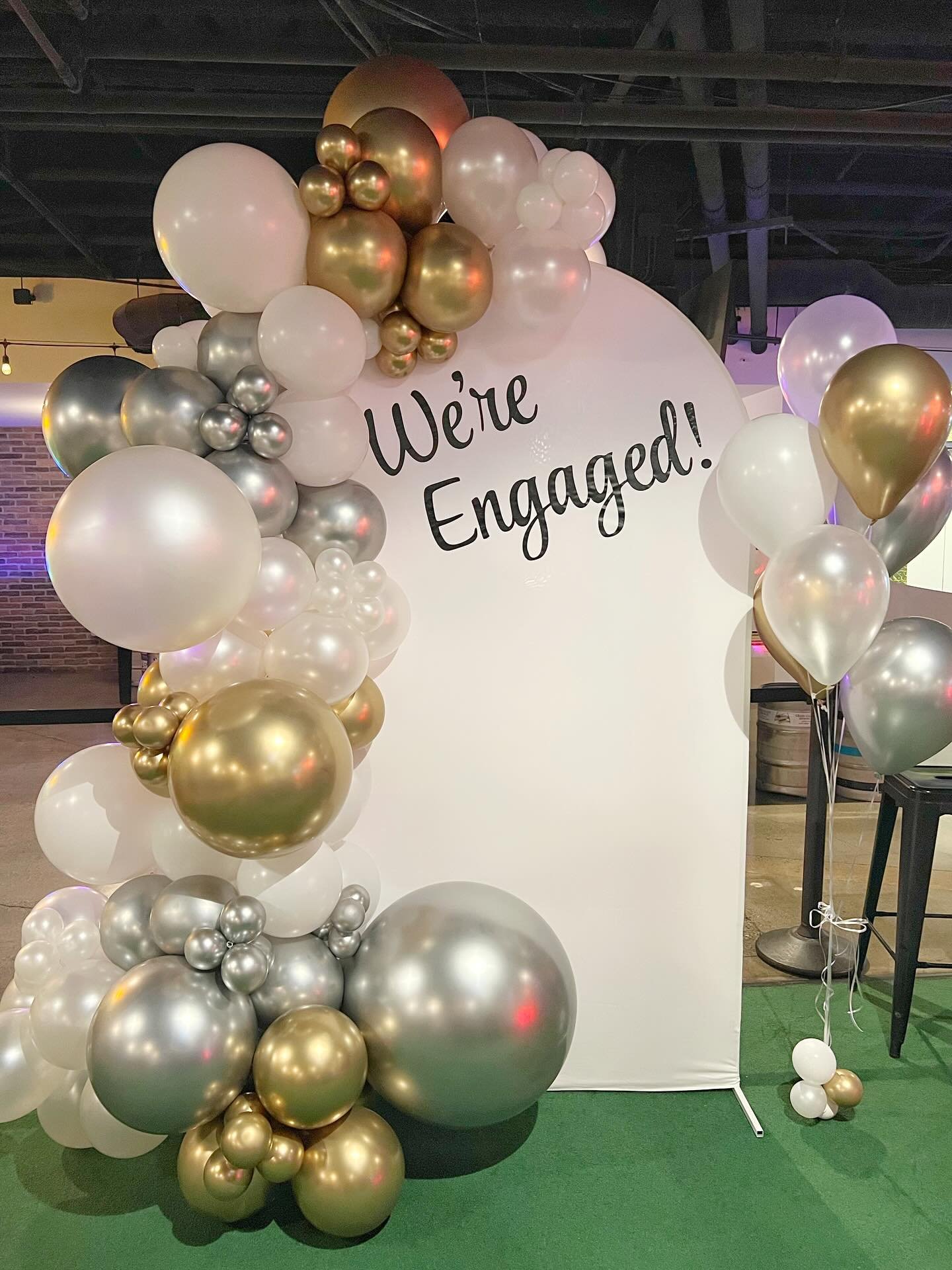 When you want a photo backdrop that really shines, you know who to call! ✨🪩💍

Do you have a shower coming up this fall that could use some balloons? Fill out our inquiry form to get started!

Venue: @tipsyputtsac 

#engagmentparty #engagementpartys