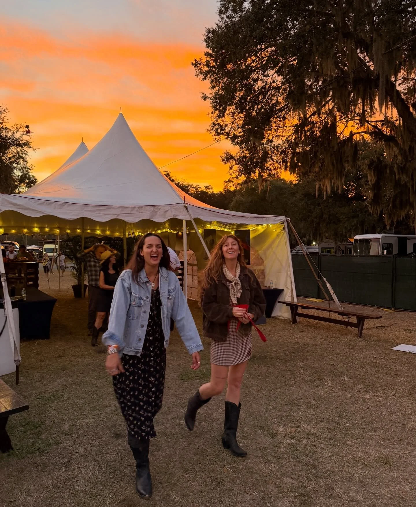 year after year, @orangeblossomrevue never disappoints 🍊🐊 camping under the Spanish moss covered oaks, dancing with my twin soul under the full moon, drinking @obpbuzz pilsners on the lakefront, taking in all the live music &amp; loving everything 