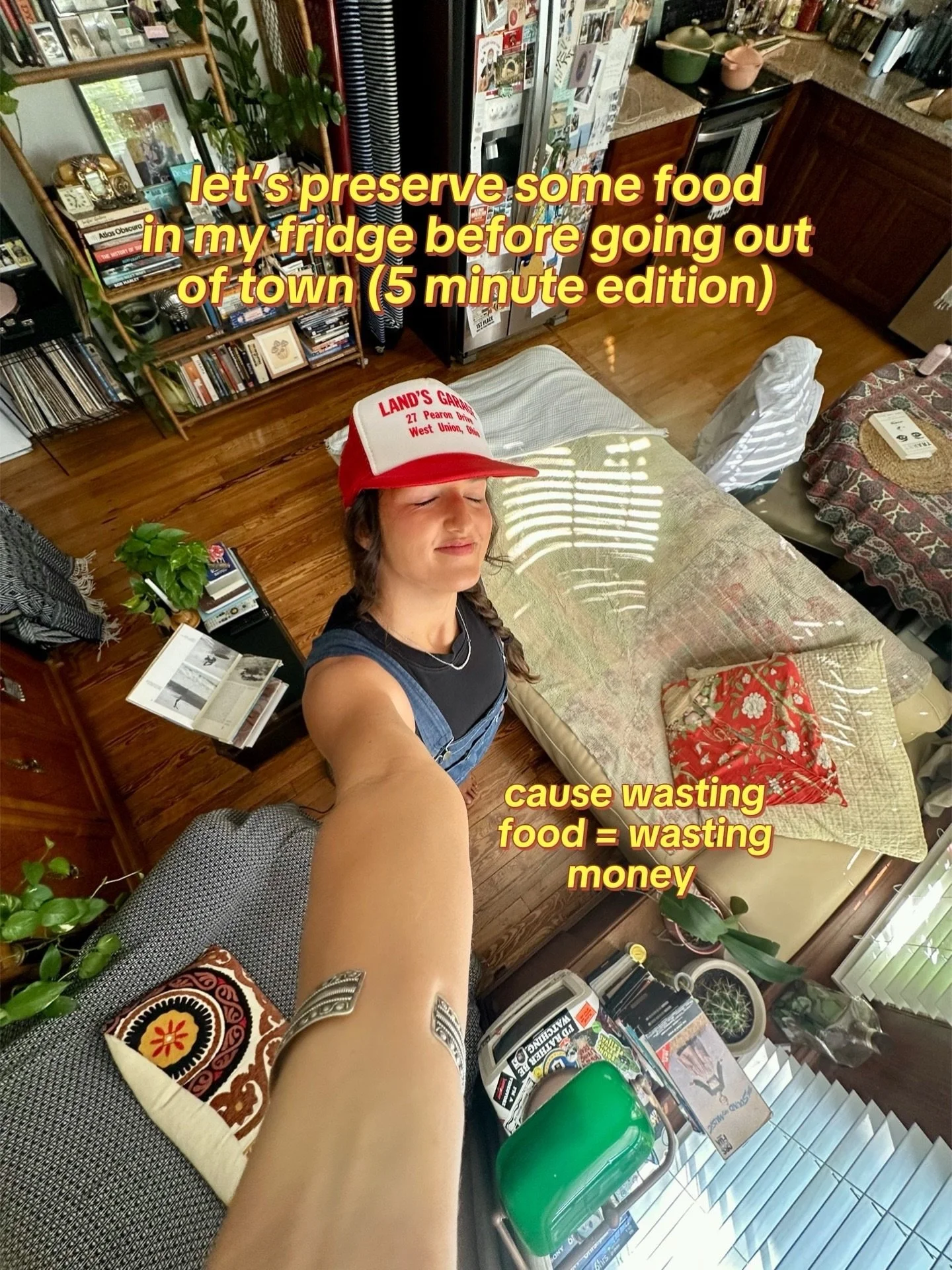 Preserving the food I already had before leaving town, because wasted food is wasted money🧊✨

Today I froze leftover coconut lentil curry &amp; cooked brown rice, plus a baby papaya I grew in my yard alongside a banana  already had in the freezer, w