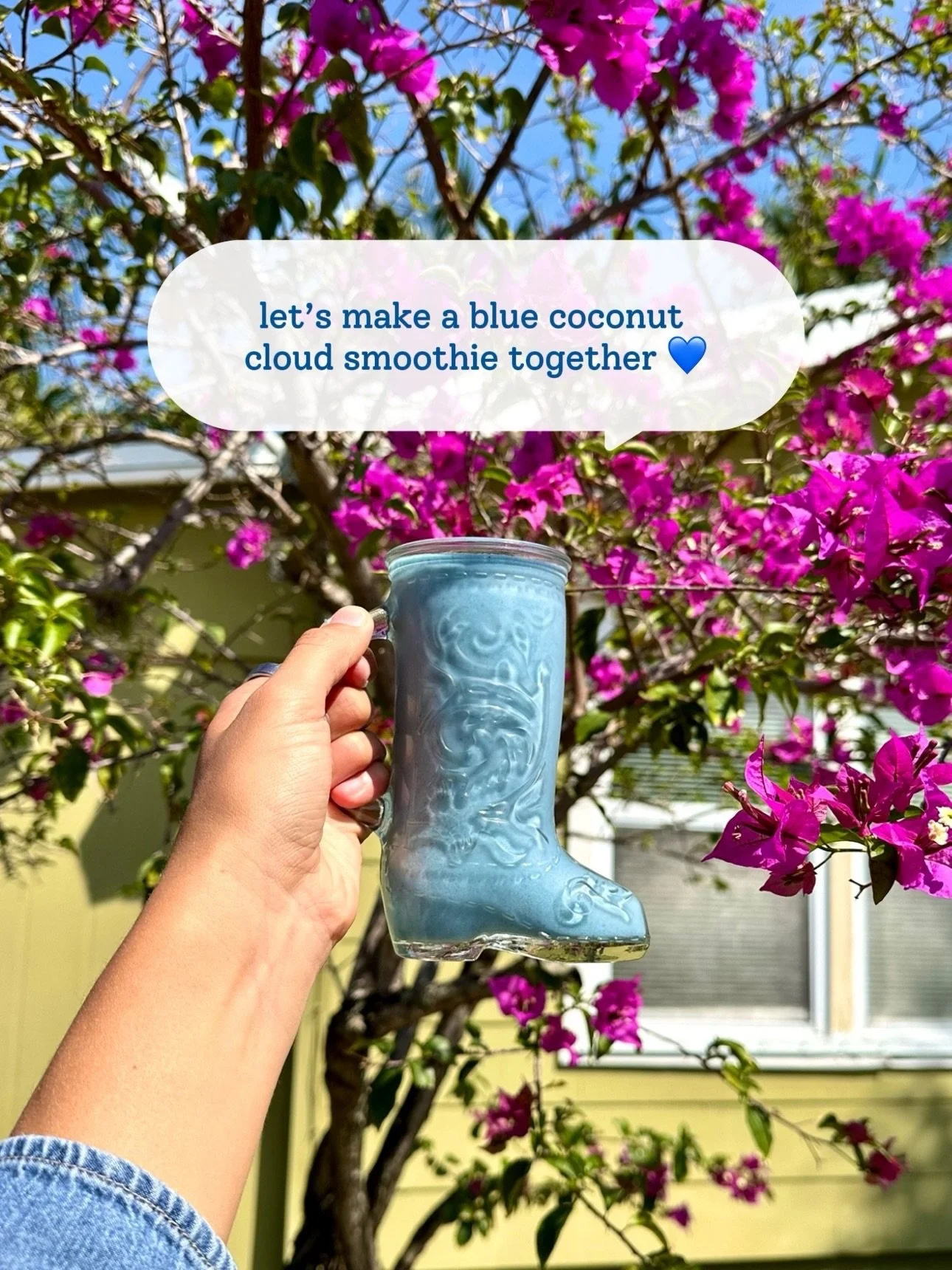 this tropical blue ~coconut cloud~ is my current mid-afternoon hyperfixation smoothie&hellip; the fact that it&rsquo;s made with coconut meat/water grown right outside my window makes me soooo happy I could cry 💙☁️ always looking for the simple plea