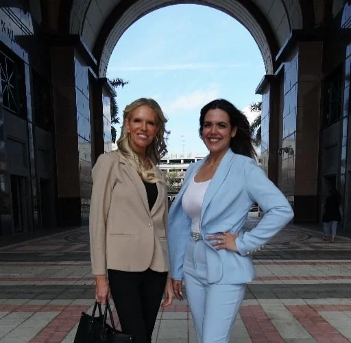 Palm Beach Gardens family law attorneys outside the Palm Beach County Courthouse