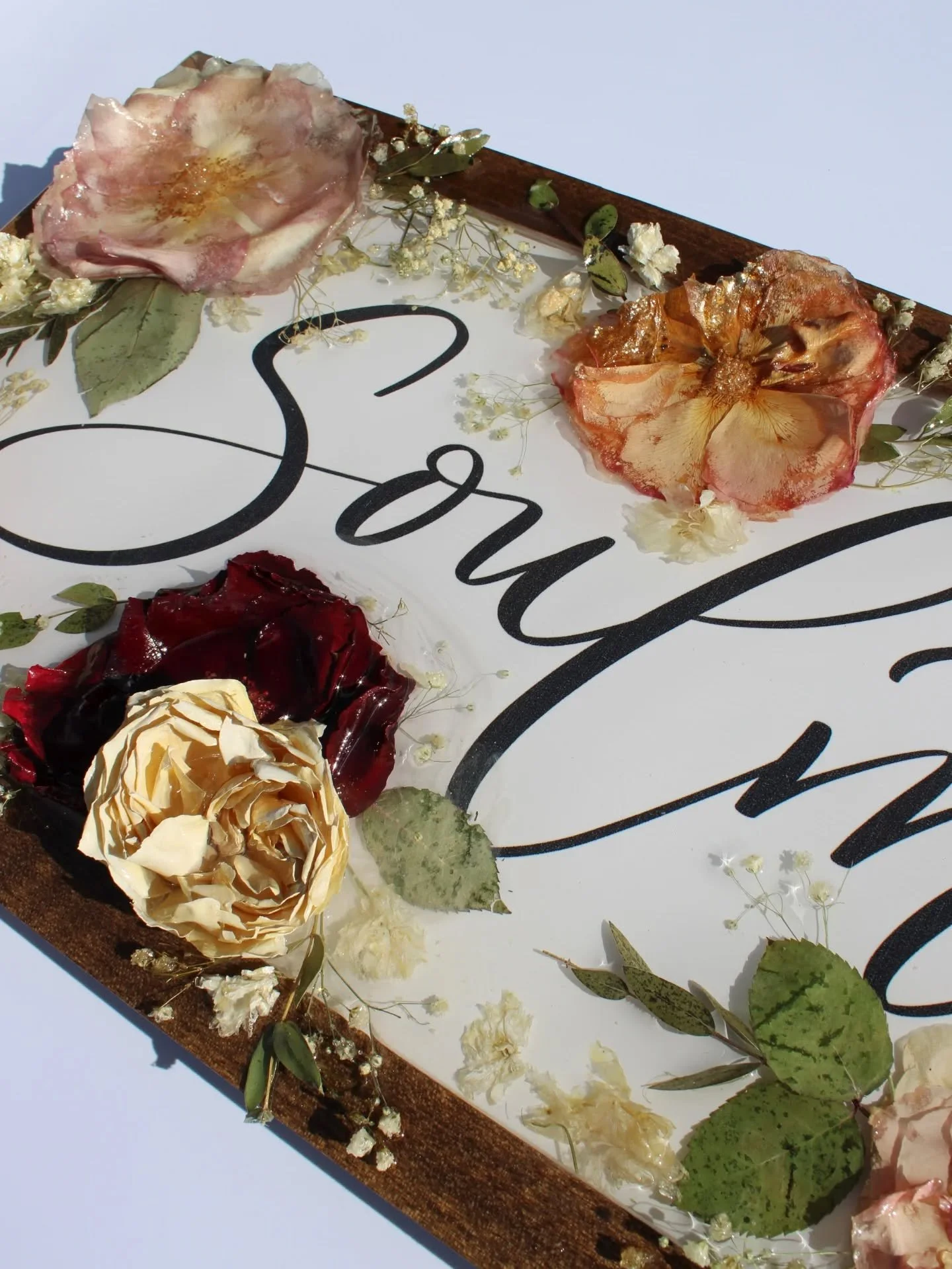 Giles &amp; Christina&rsquo;s collection 🤍

Book your preservation slot before your flowers fade...
🔗 Link in bio

#flowerpreservation #bouquetpreservation #preservedflowers #resinflowers #designsbymaha