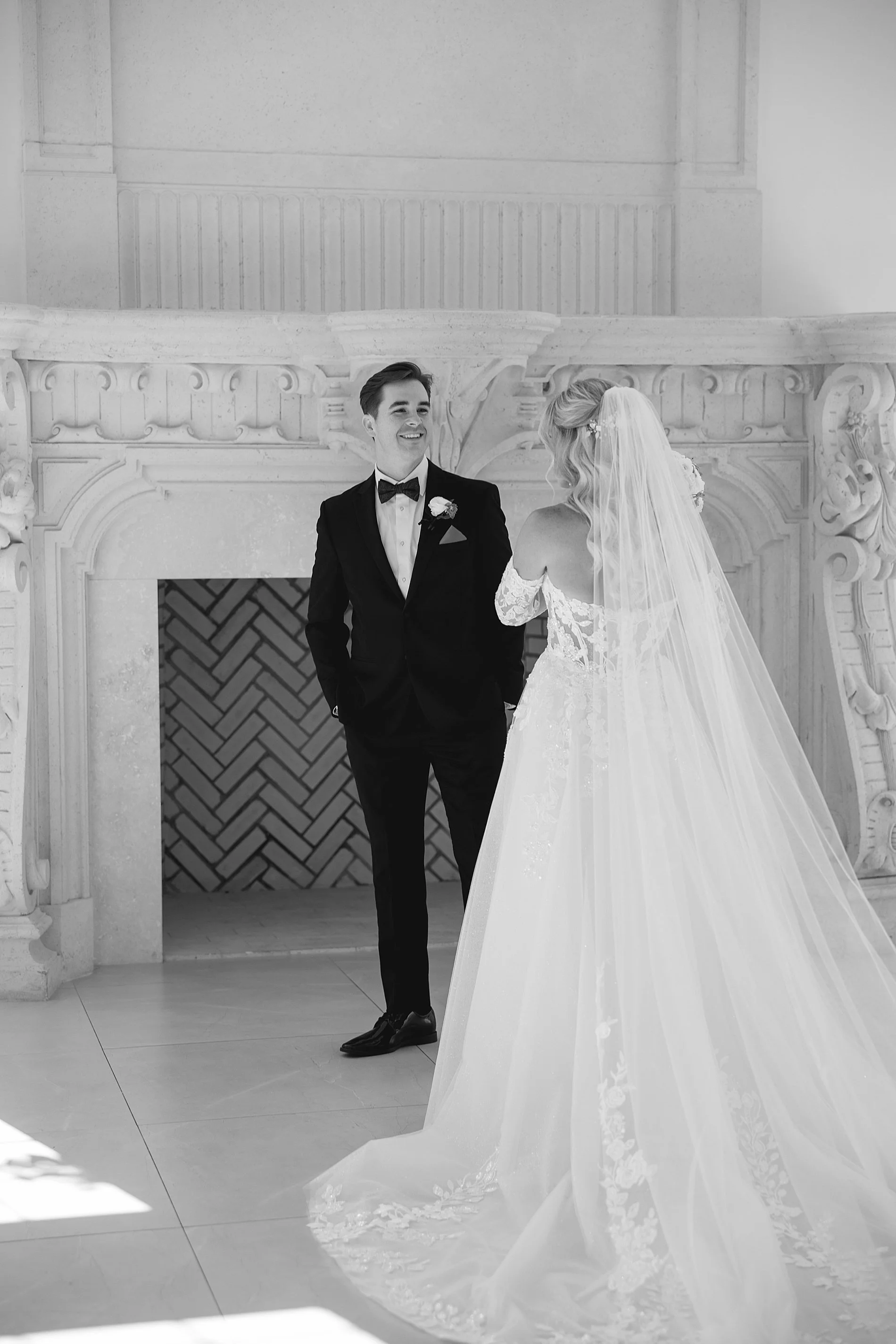  candid moments from first look between bride and groom  