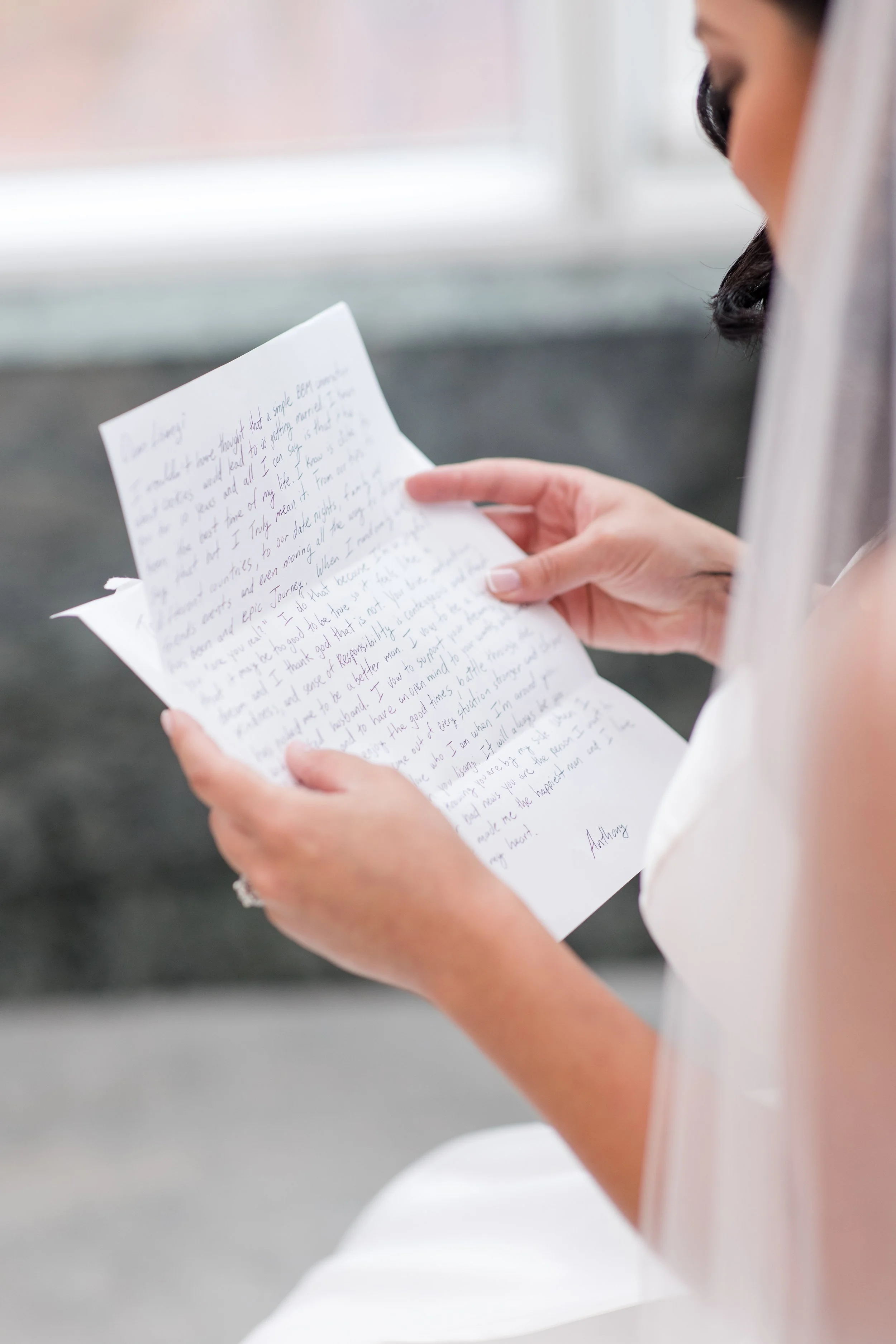 Bride  reading letter photo by Jessica Anne Photography, New Jersey Wedding photographer