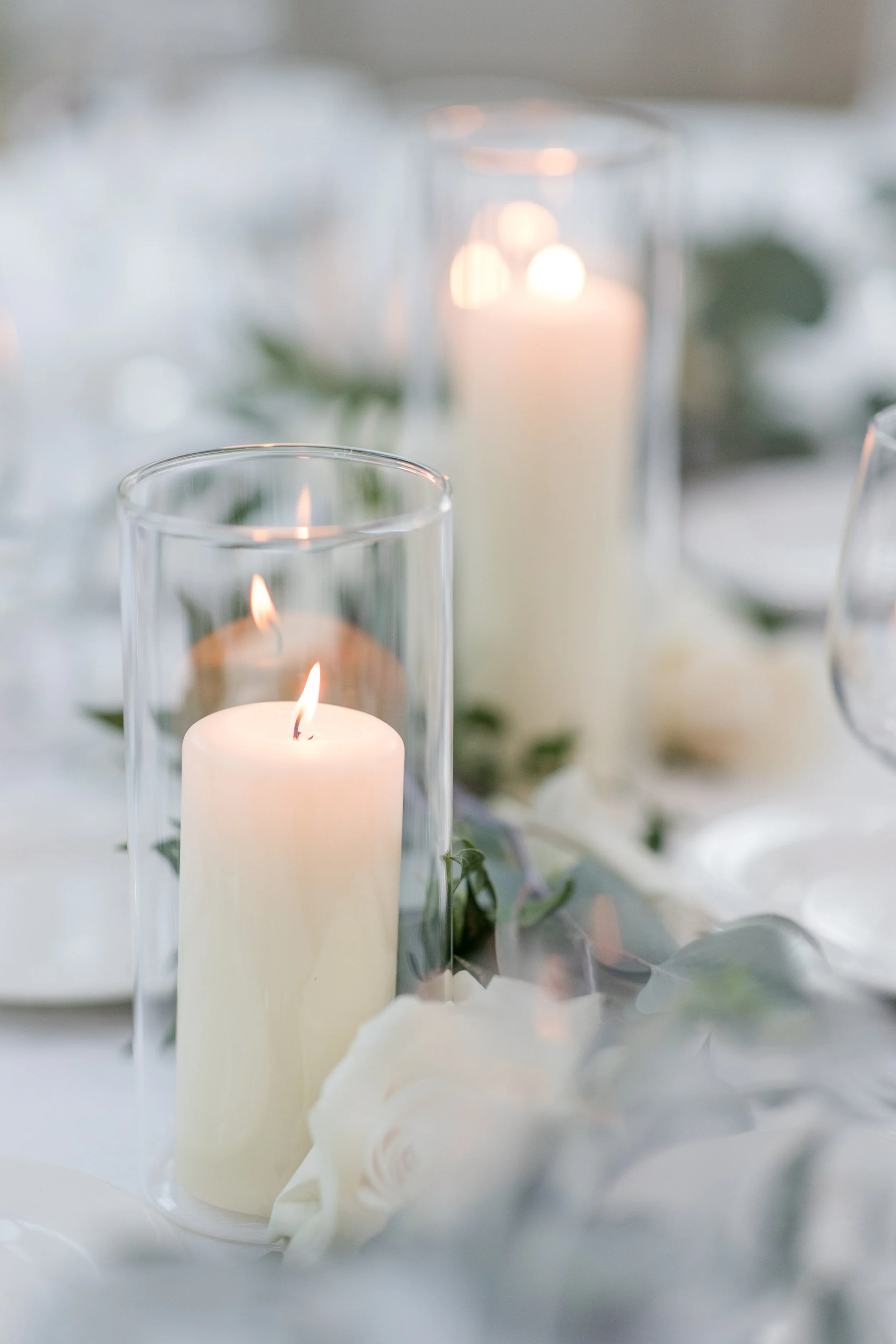 Candles table setting details photo by wedding photographer Jessica Anne Photography