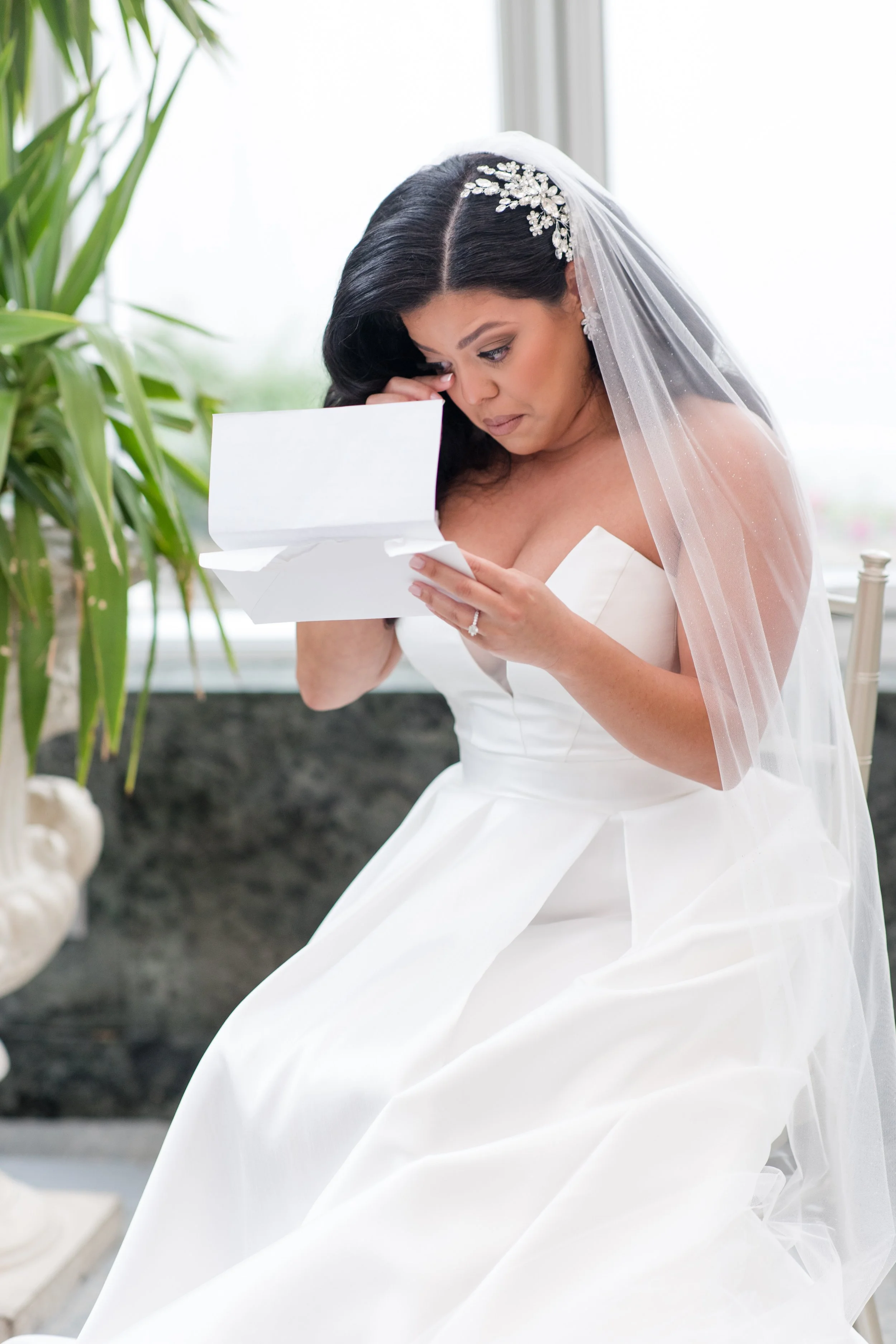Bride crying reading letter photo by Jessica Anne Photography, New Jersey Wedding photographer at The Park Savoy Estate in Florham Park, NJ