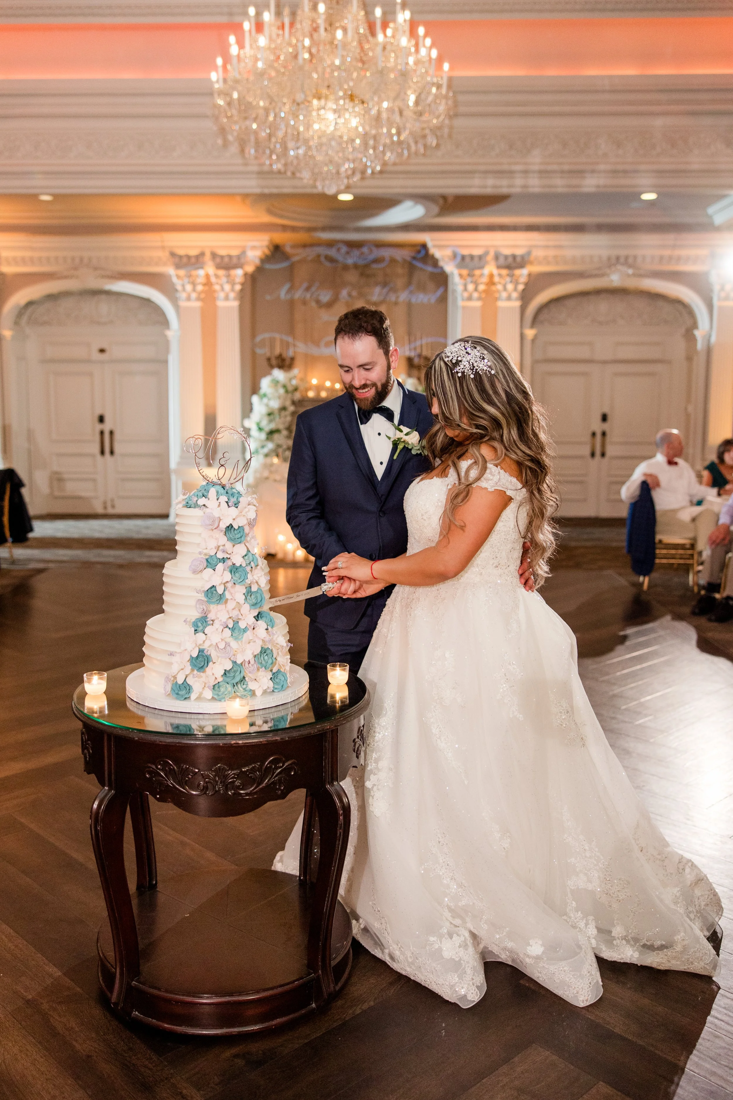 Bride and groom cutting the cake at The Park Savoy Estate in Florham Park, NJ by Jessica Anne Photography