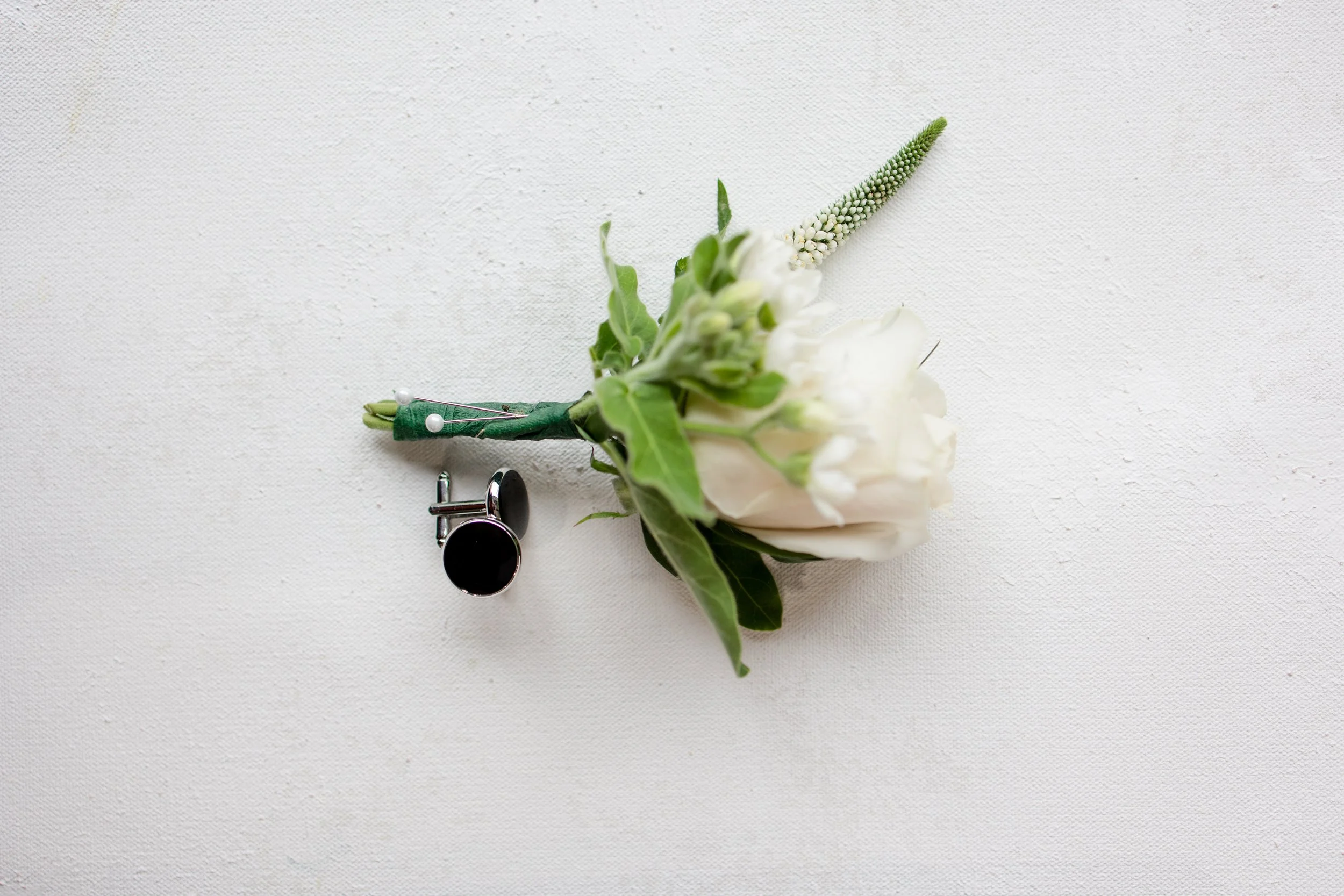 Boutonniere and cuff link groom details photo by Jessica Anne Photography, wedding photographer in NJ. 