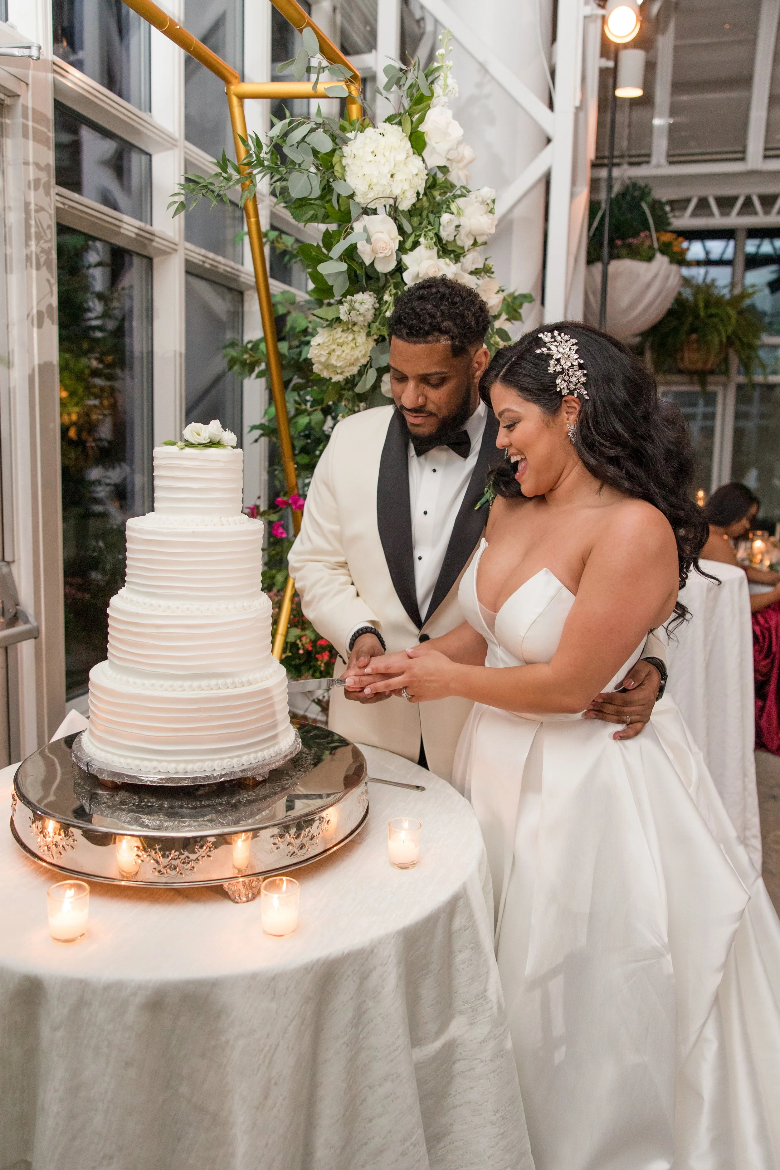 Bride and groom cake cutting photo. Taken at The Park Savoy Estate in Florham Park, NJ by Jessica Anne Photography