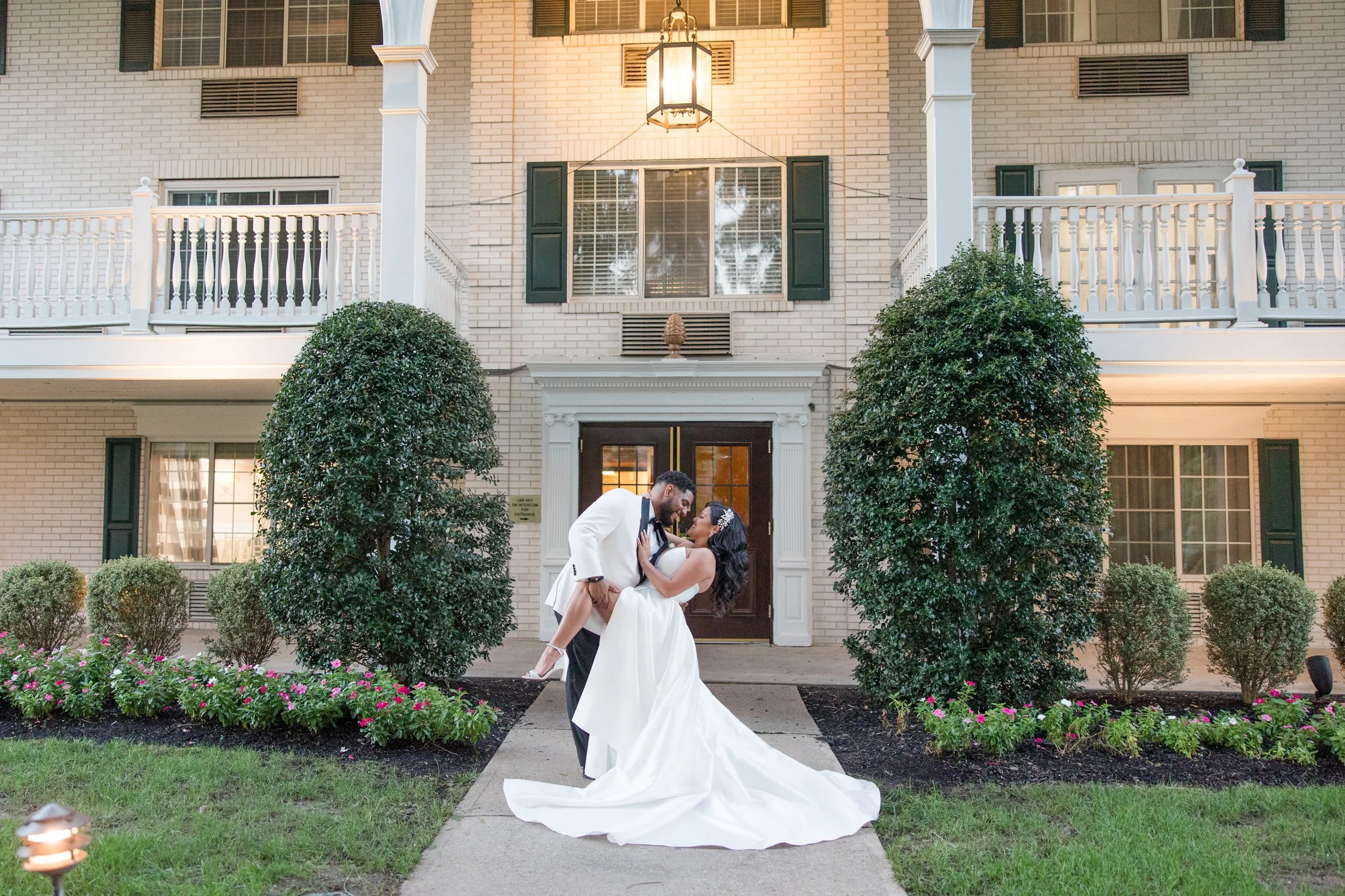 Groom dipping bride in estate wedding photo by Jessica Anne Photography at The Park Savoy Estate in Florham Park, NJ.