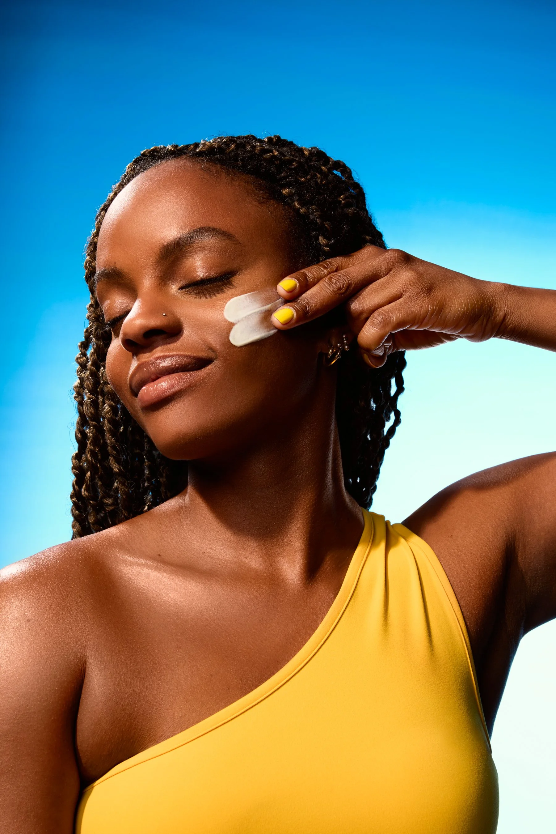 cerave_Sun_DryTouch_ApplicationShot_Levit_25_social_still_4x5.JPG