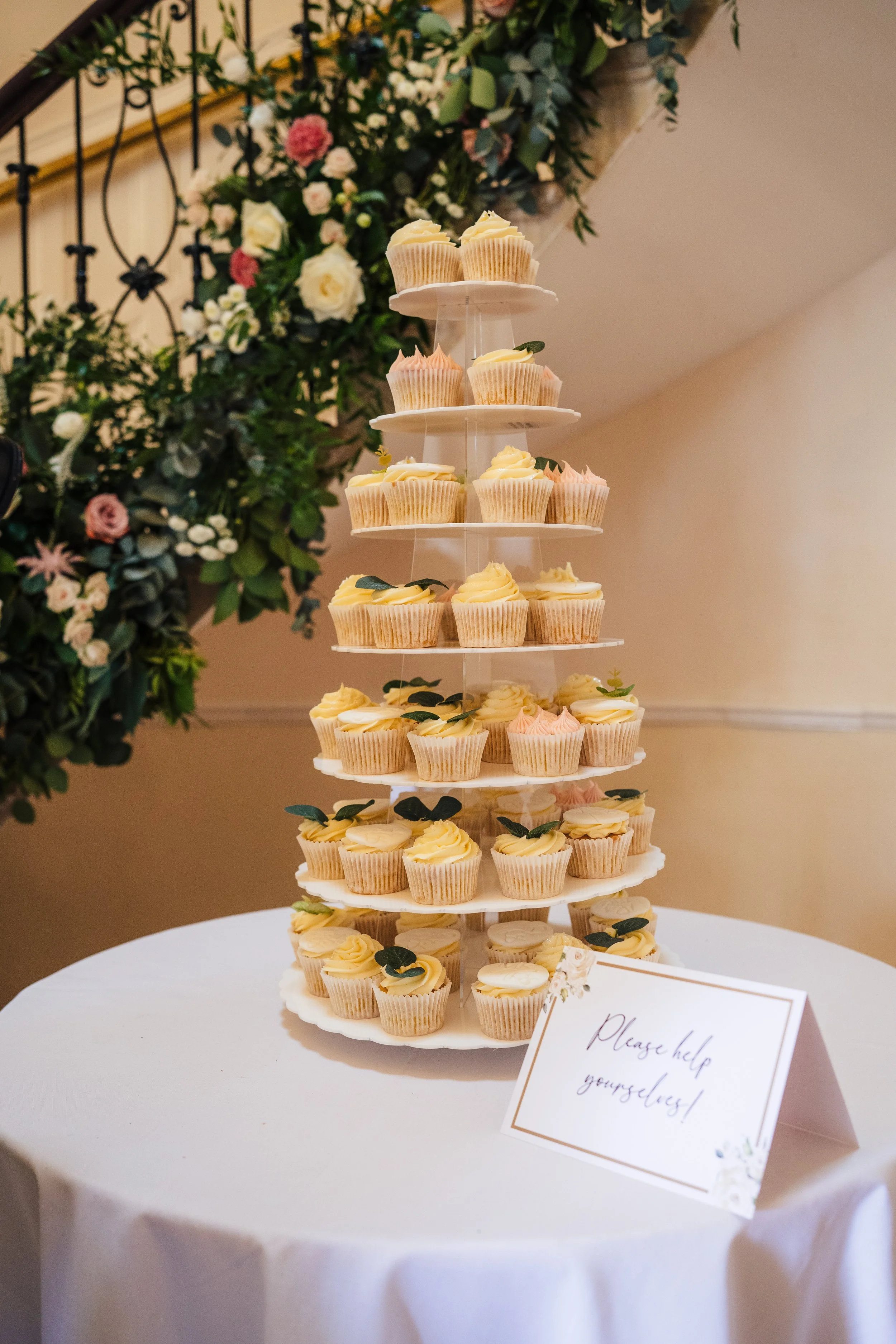 Wedding-food-cupcakes.jpg
