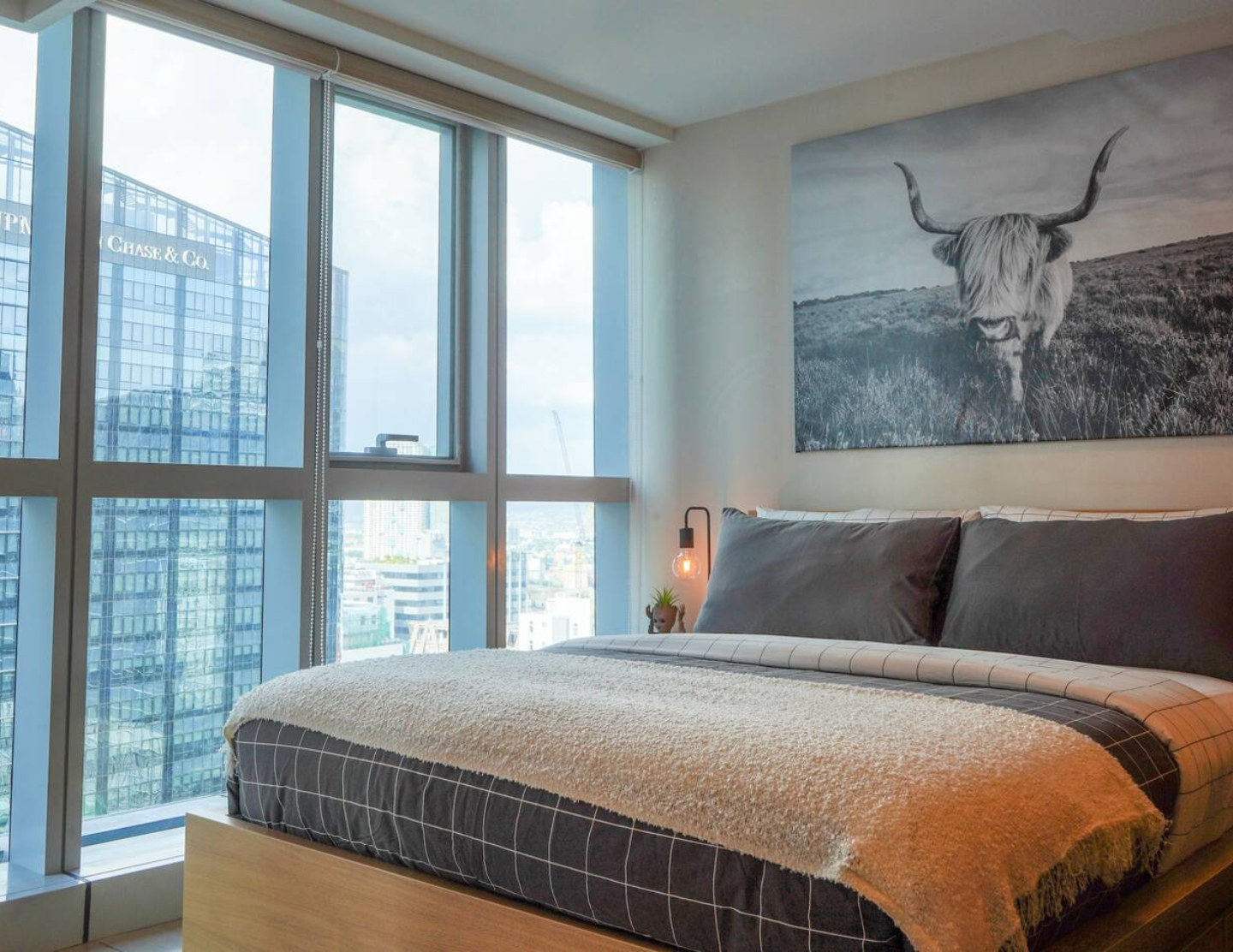 Work-friendly BGC 1BR w/ 250Mbps WiFi & Google TV