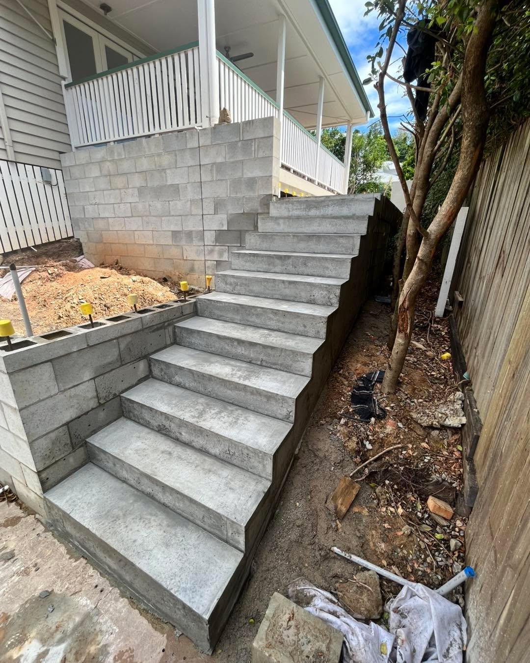 Solid form with a standout finish. 🛠️ 
Off form stairs set in place for @lockyerbuilding, designed by @owen.architecture.

#offformstairs #sticksandstonesconcrete #lockyerbuilding #owenarchitecture #concretefeatures #brisbanebuilders #stairsinspired