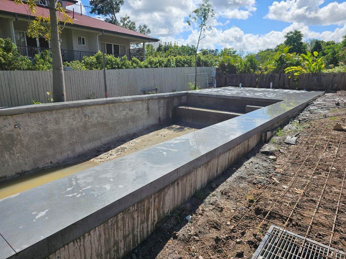 Precision around the pool. 🏊 
Off form pool surround poured for @mylne.build, ready for honing. Built to last and made to impress. Architect: @stuart_vokesandpeters 

#poolsurround #offformfinish #sticksandstonesconcrete #mylnebuild #brisbanebuilder