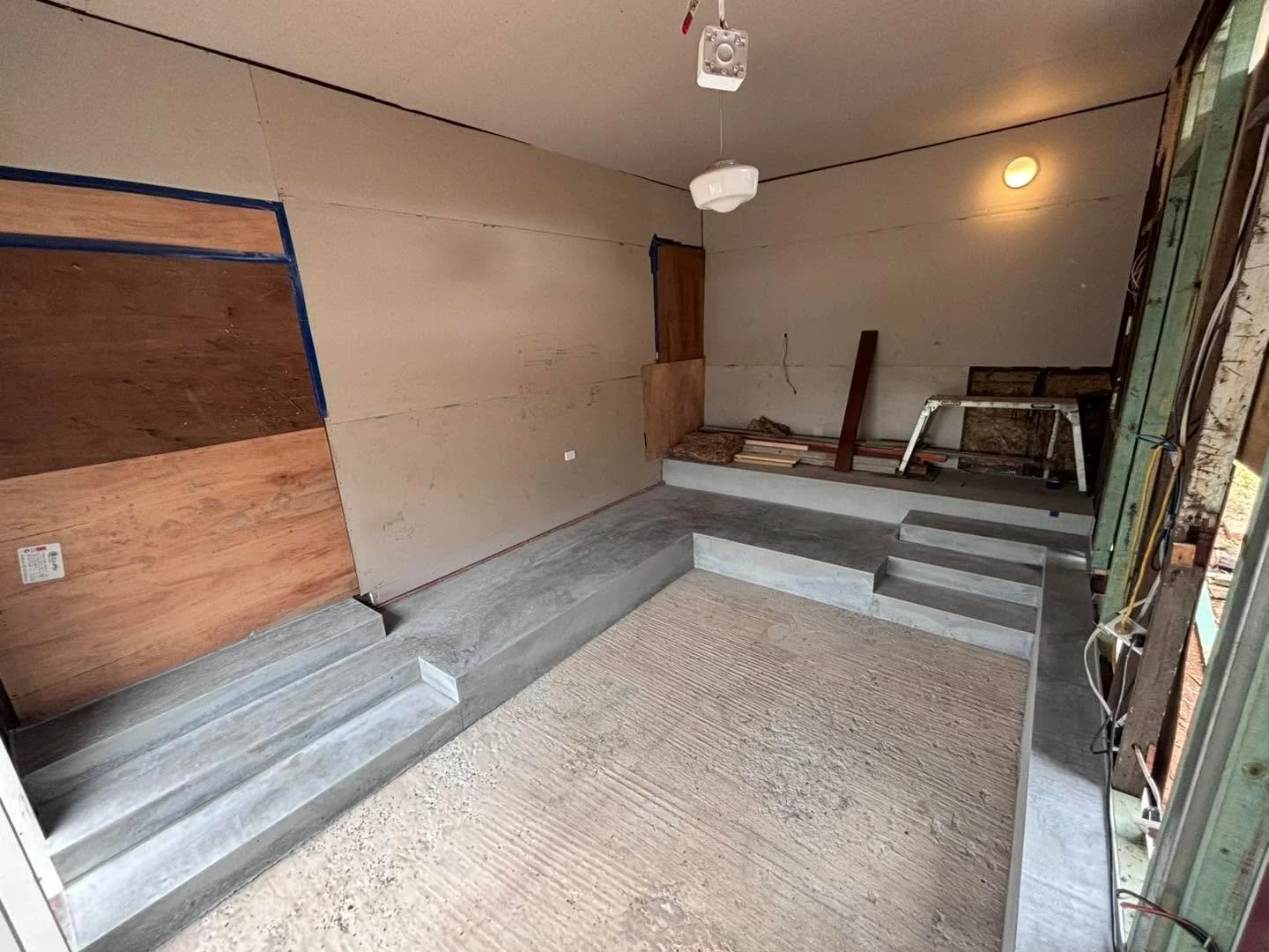 Big fan of this one&mdash;steps and seating built with care and detail, just how @nielsen.jenkins designs it. A bold yet refined addition for the Struss crew.

#stepsandseating #neilsonjenkins #struss #sticksandstonesconcrete #architecturallines #lan