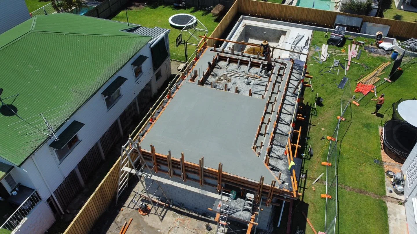 Clean lines and concrete precision. Another pool house taking shape with @charleswarrenconstructions at the helm&mdash;always a pleasure working alongside quality builders. 🔨

#poolhouse #outdoorliving #modernconcrete #sticksandstonesconcrete #brisb