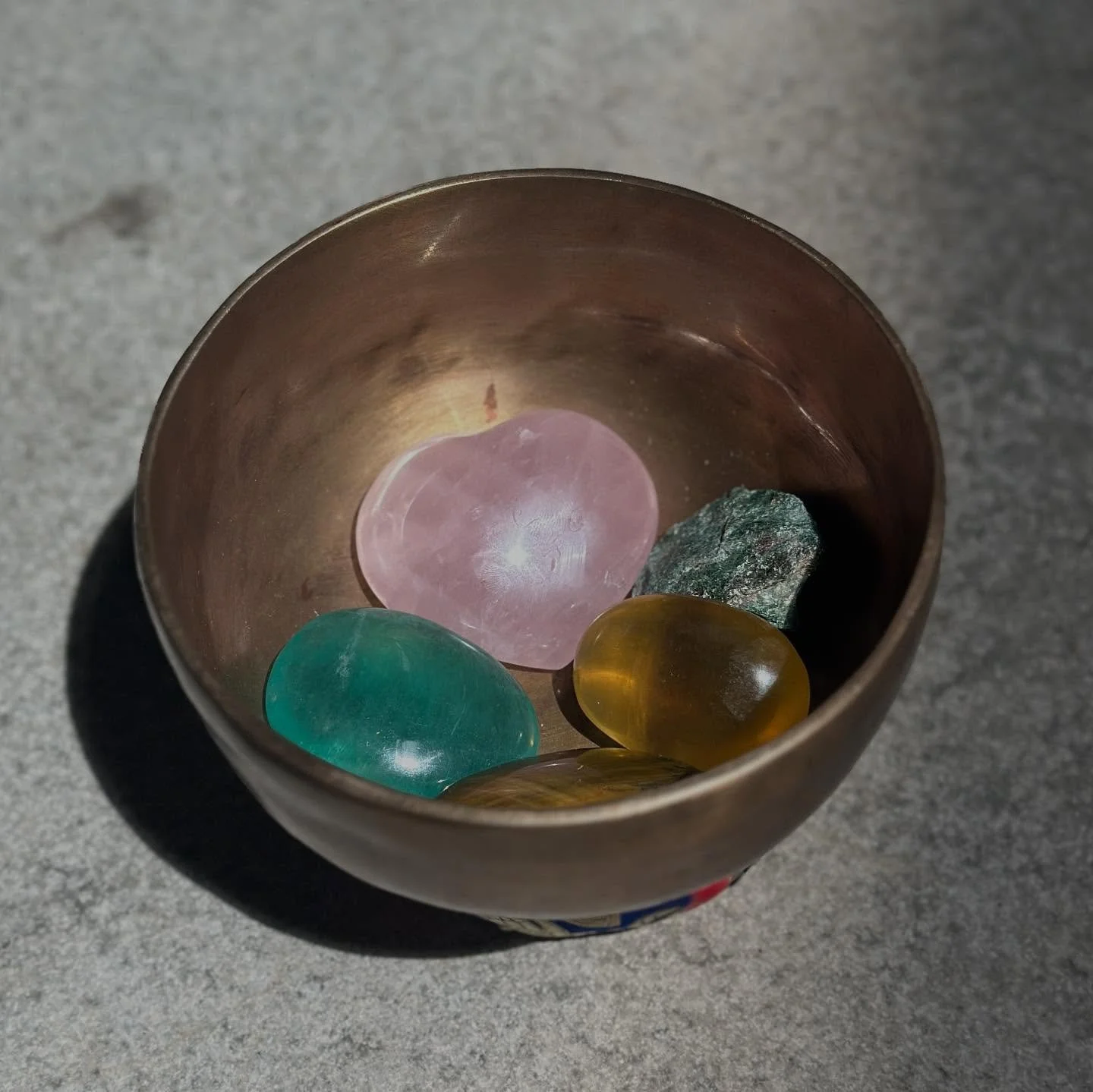 Healing Hour (and a half) is back, this Saturday October 4 at 4pm! Stop by Sue Angeley’s crystal table before relaxing into Anna Marden’s luxurious sound bath. Sign up through the link in our bio.