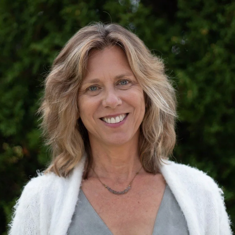 We’re excited to welcome a new face to Stillpoint! This Wednesday at 5 PM, Kate Gamble, certified Somatics Practitioner, Physical Therapist, and Dancer, offers a workshop introducing us to the healing modality of Somatics. Somatics is a meditat