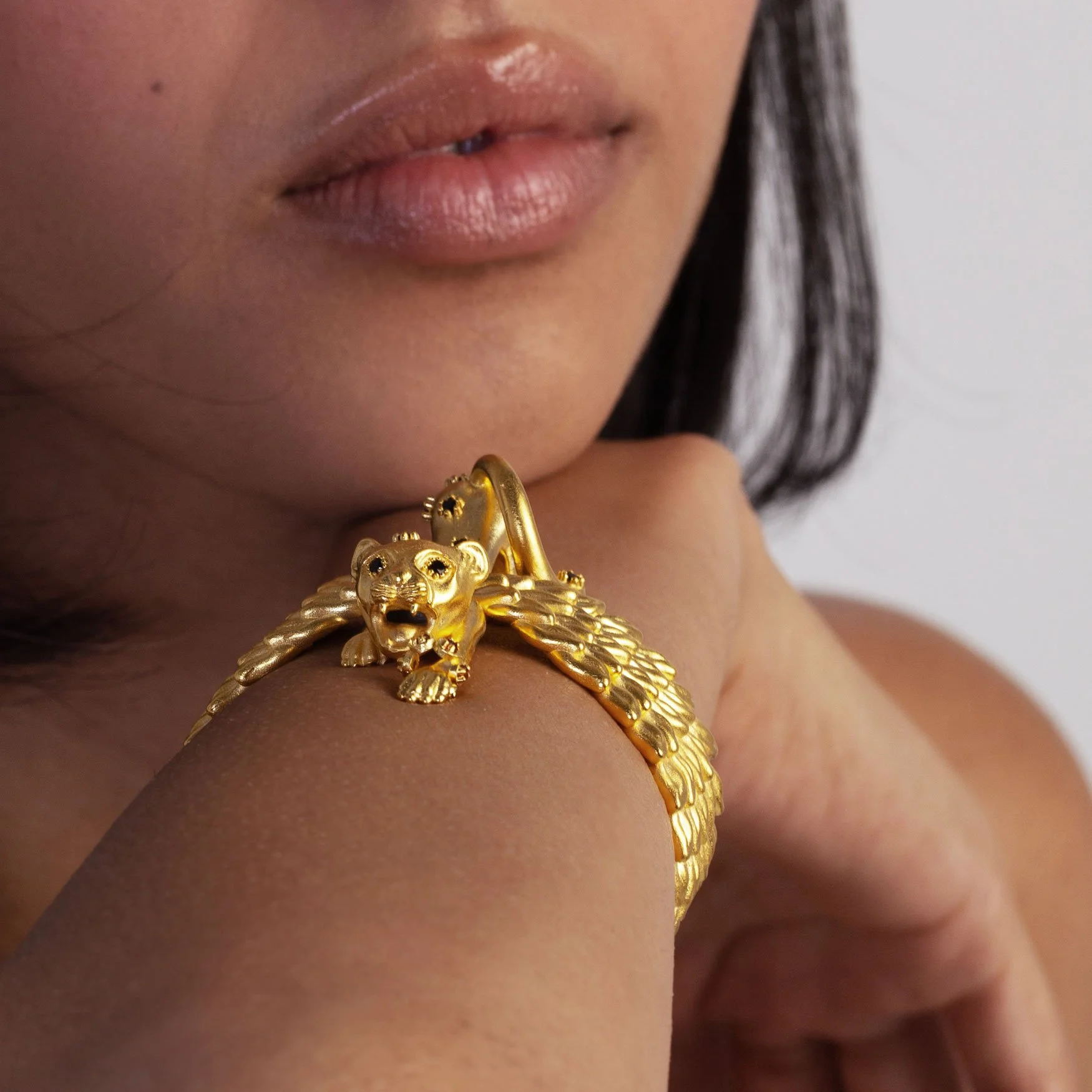 La-Cheetah-Mythique---Cuff-Gold-model-2.jpg