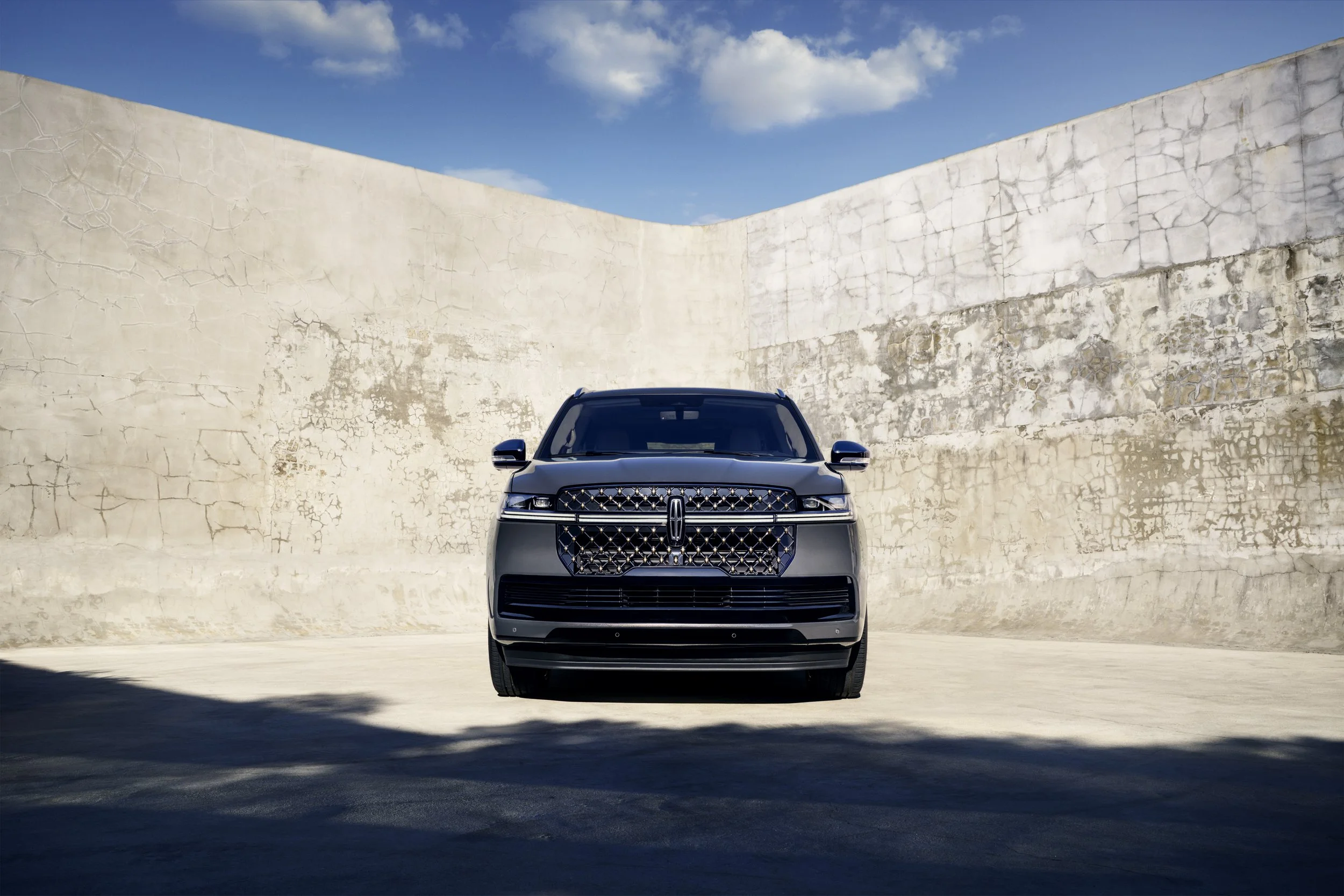 241125_LINCOLN_NAV_FULL_FRONT_0508_13.jpg