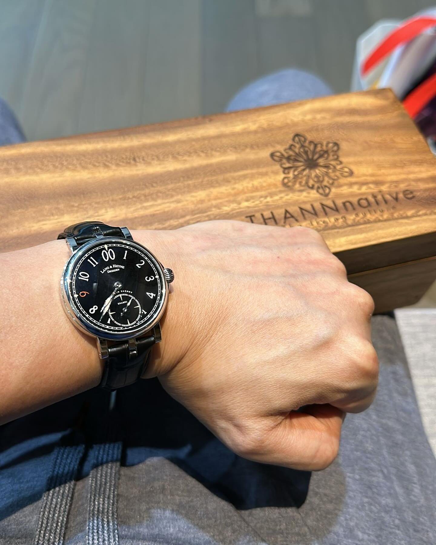 Thanks one of the 9 owners of the @langheyne Friedrich II Remontoir The Lavish Attic Edition for sharing the wrist shot 📸 

&ldquo;This is nice 😊 feeling I am doing something right! Thank you!&rdquo;

The red &ldquo;9&rdquo; celebrates the 9 years 