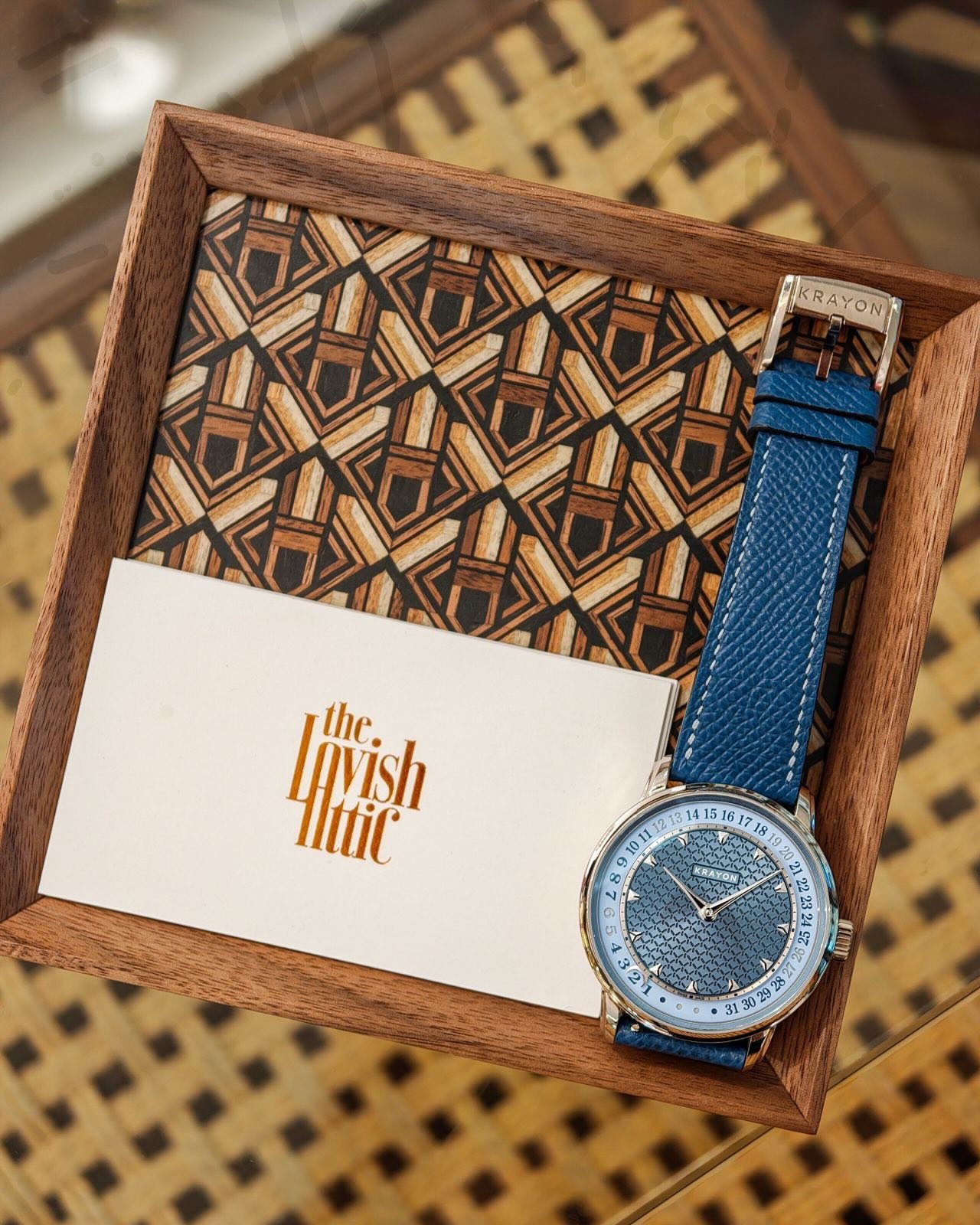 Gratitude to Krayon for this exquisite gift&mdash;a stunning M&eacute;tiers d&rsquo;Art wooden tray, a masterpiece of craft that mirrors the brand&rsquo;s dedication to detail. Forged from an array of carefully selected woods, its design is anchored 