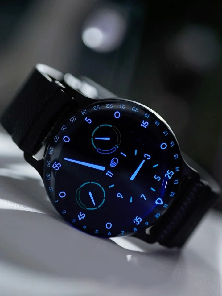 Some illusions require physics, not magic.

A chamber filled with 3.57ml of oil doesn&rsquo;t just eliminate refraction&mdash;it suspends time itself against the sapphire, creating a dial that appears to exist nowhere and everywhere at once. The conv