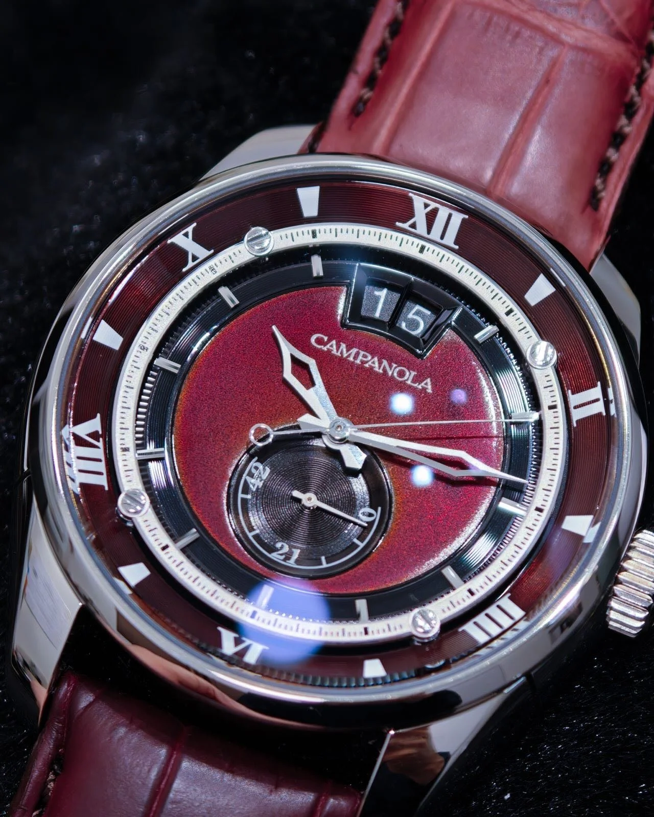 When the sun breaches the horizon, it doesn&rsquo;t just rise&mdash;it bleeds.

The Campanola Beniake isn&rsquo;t a watch you check the time on. It&rsquo;s a watch you stare into.

Five layers of Aizu lacquer. Hand-polished by Master Tetsuo Gido&mdas
