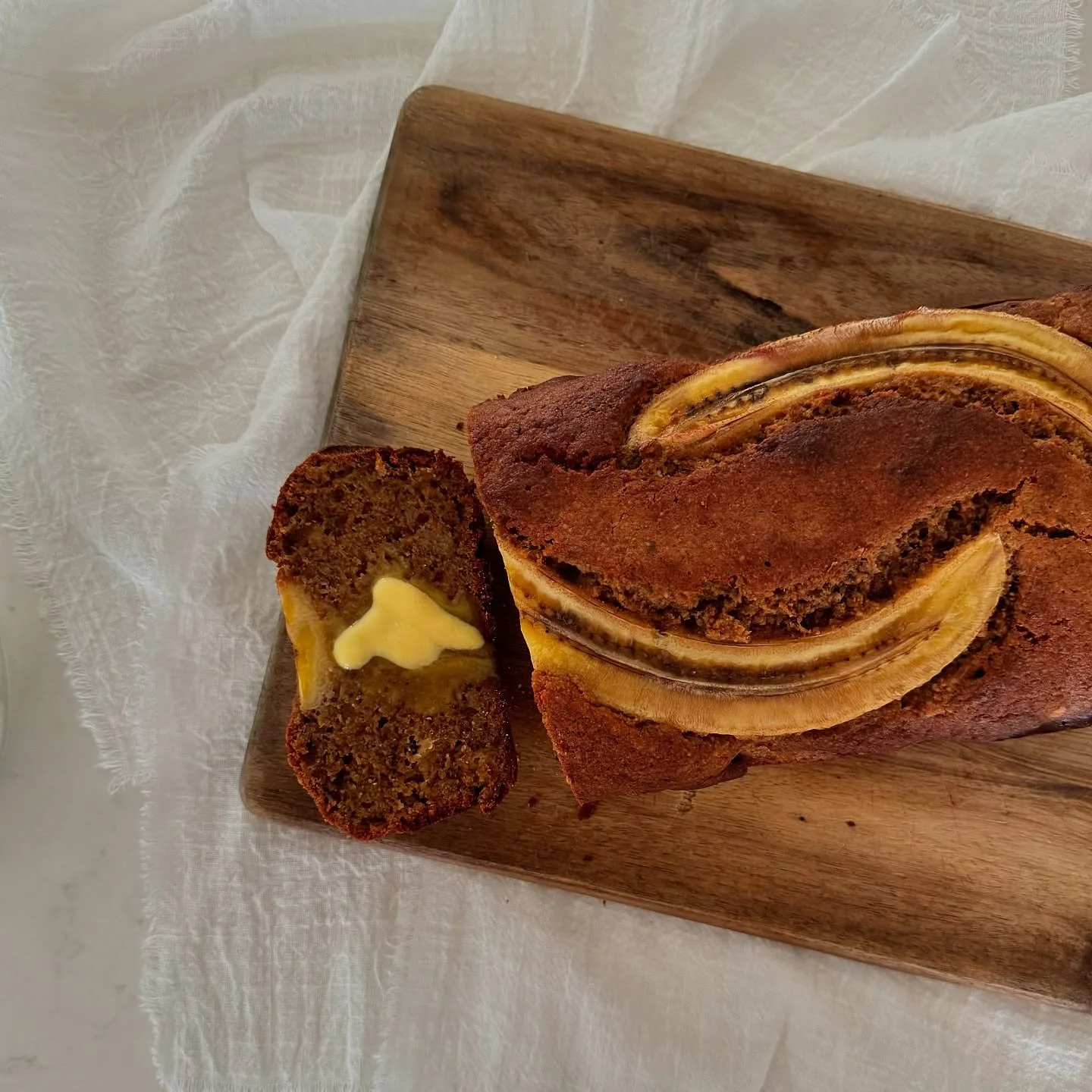 It&rsquo;s a banana bread kinda Sunday 🫶🏼

Recipe from @ournourishingtable however, I swapped the rapadura sugar for coconut sugar, which has a lower glycemic index/more nutrients, and added cinnamon to support blood sugar balance and of course for
