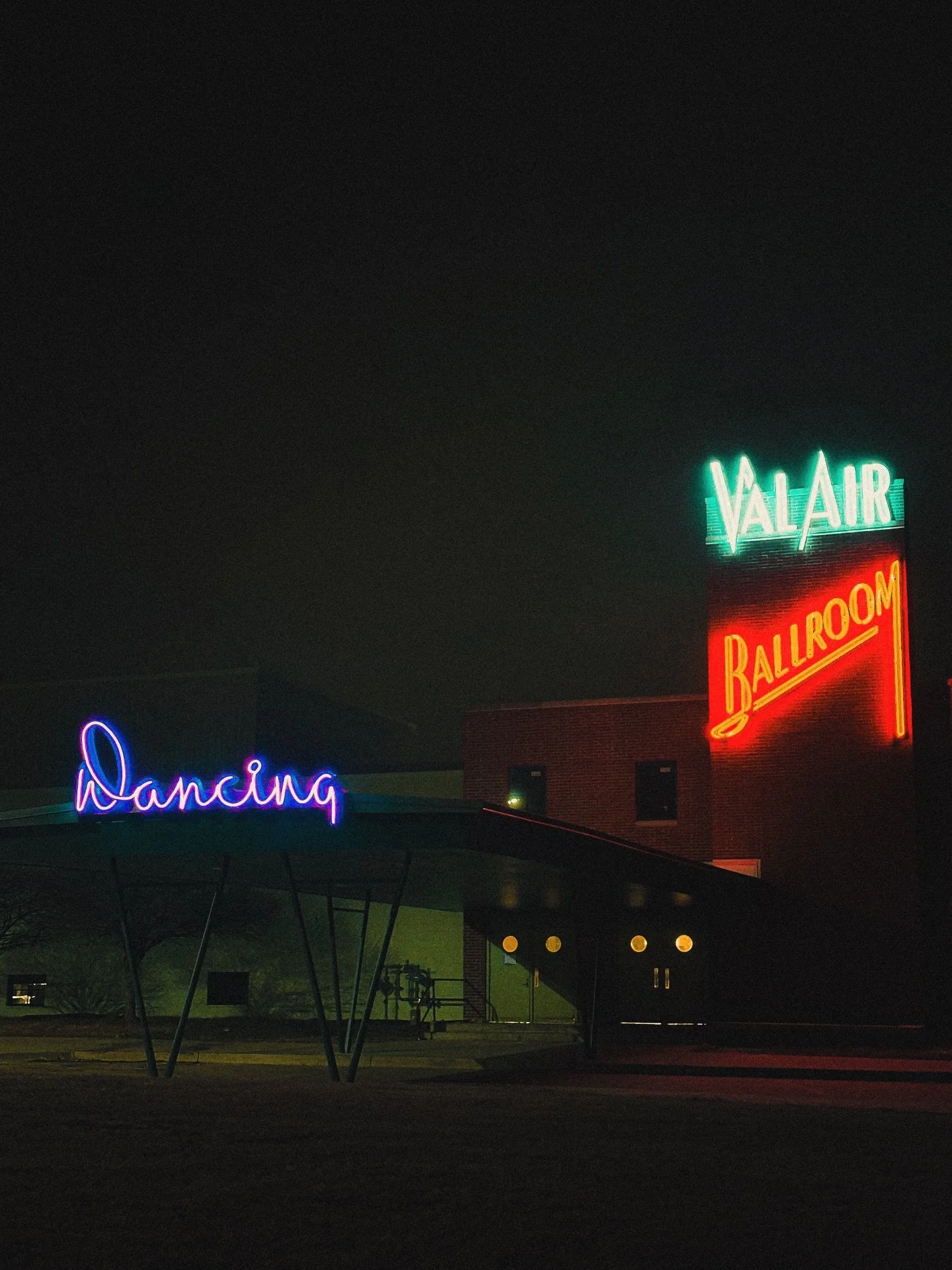 Mr Hidden is a simple person. See a neon sign, snap a pic.
#hiddendsm #desmoines #dsmia #downtowndesmoines #desmoines