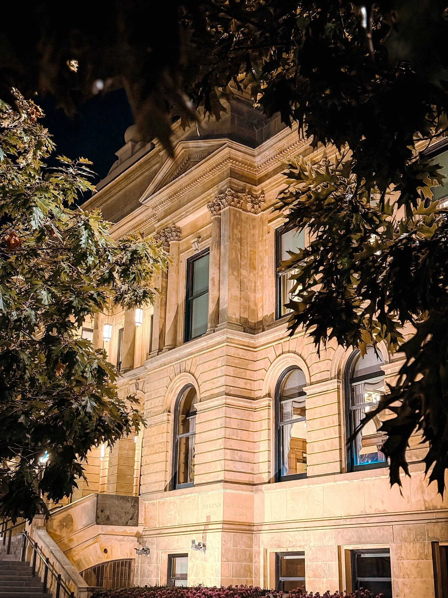 I wake up and it&rsquo;s October,
the loss is yours.
#hiddendsm #dsmusa #downtowndesmoines #desmoinesiowa #downtowndsm #desmoines