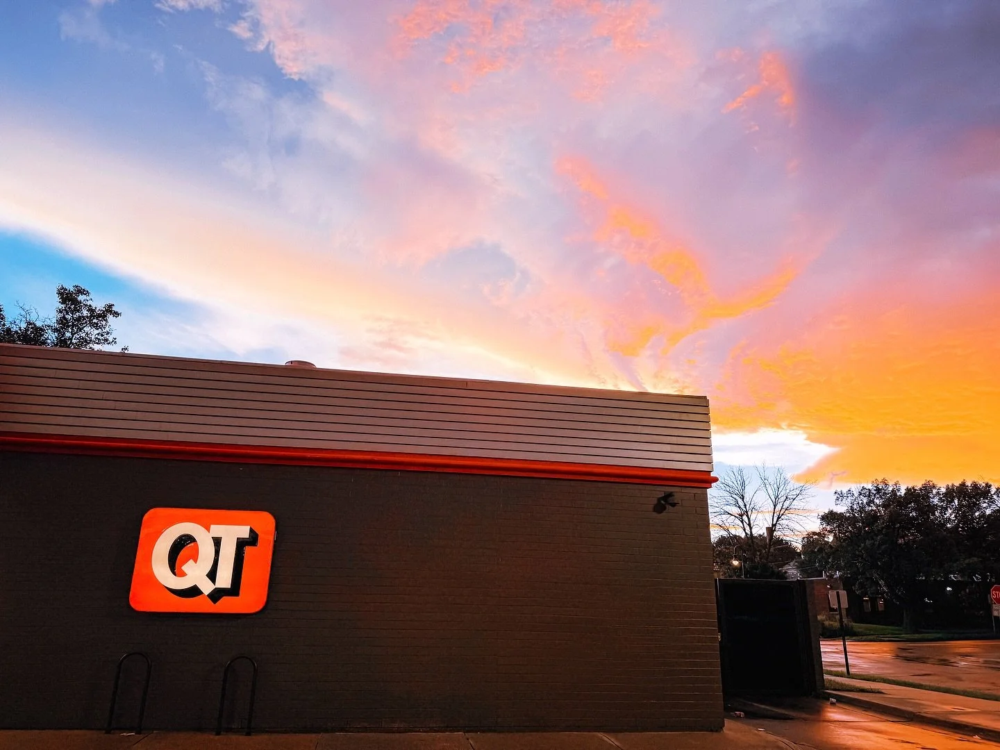 I think the QT probably stands for &ldquo;quintessential Midwestern parking lot experience&rdquo;
#hiddendsm #dsmusa #desmoines #iowa #thisisiowa #iowalife