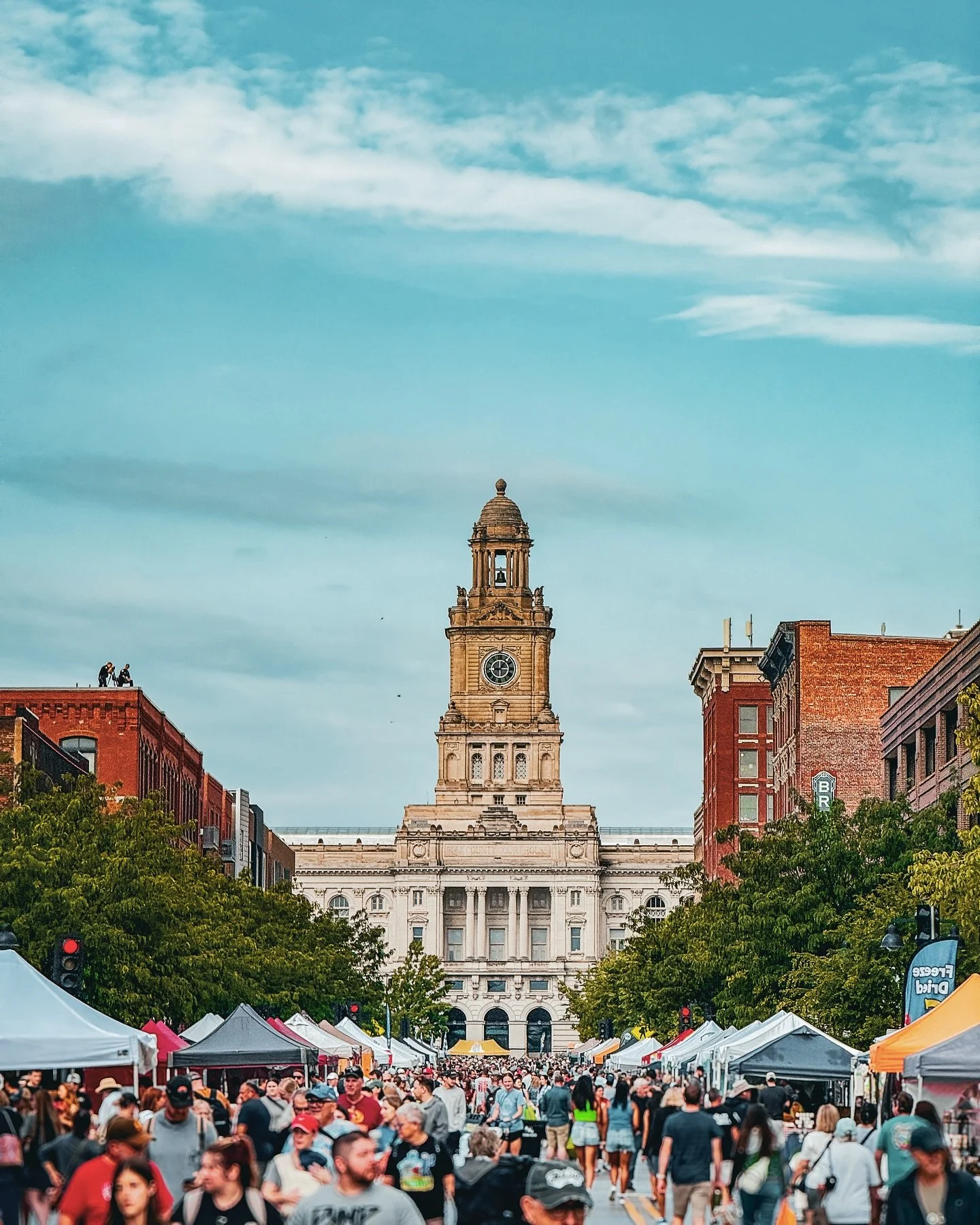 Tagging some favs from the @dtfarmersmarket
@steveschefkabob 
@maddyfusco 
@pepperharrow_
@fungifreshfarms 
@gradeagardens 
@bozzprints 
#hiddendsm #dsmusa #downtowndsm #desmoinesiowa #dsmfarmersmarket