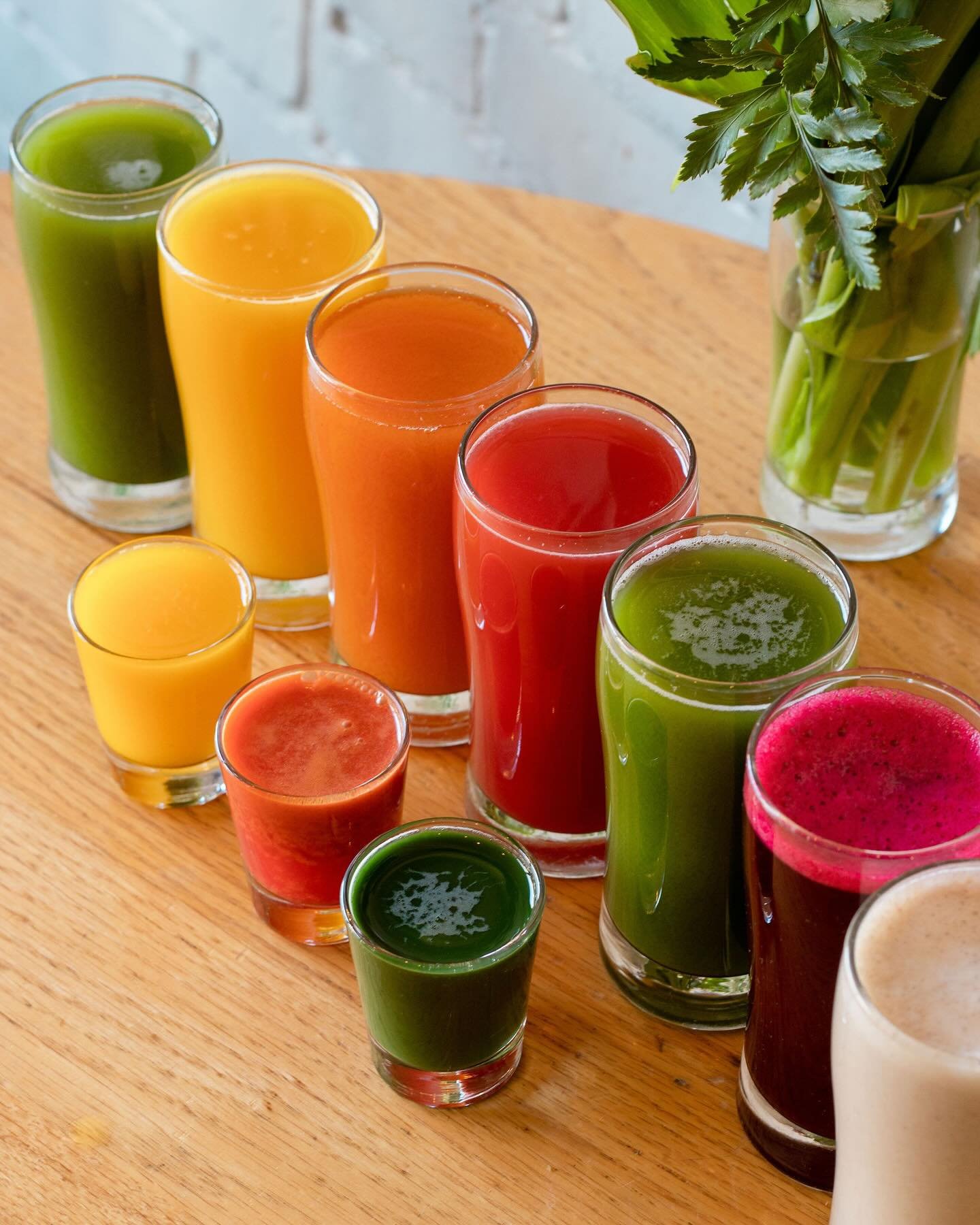 Curious about a Pure Kitchen Juice Reset for SPRING? 

Learn about our 1, 3 or 5 day reset through the link in our bio now! 

👉 @purekitchenottawa 

Share this post with your friends and do it all together on a group cleanse 💫