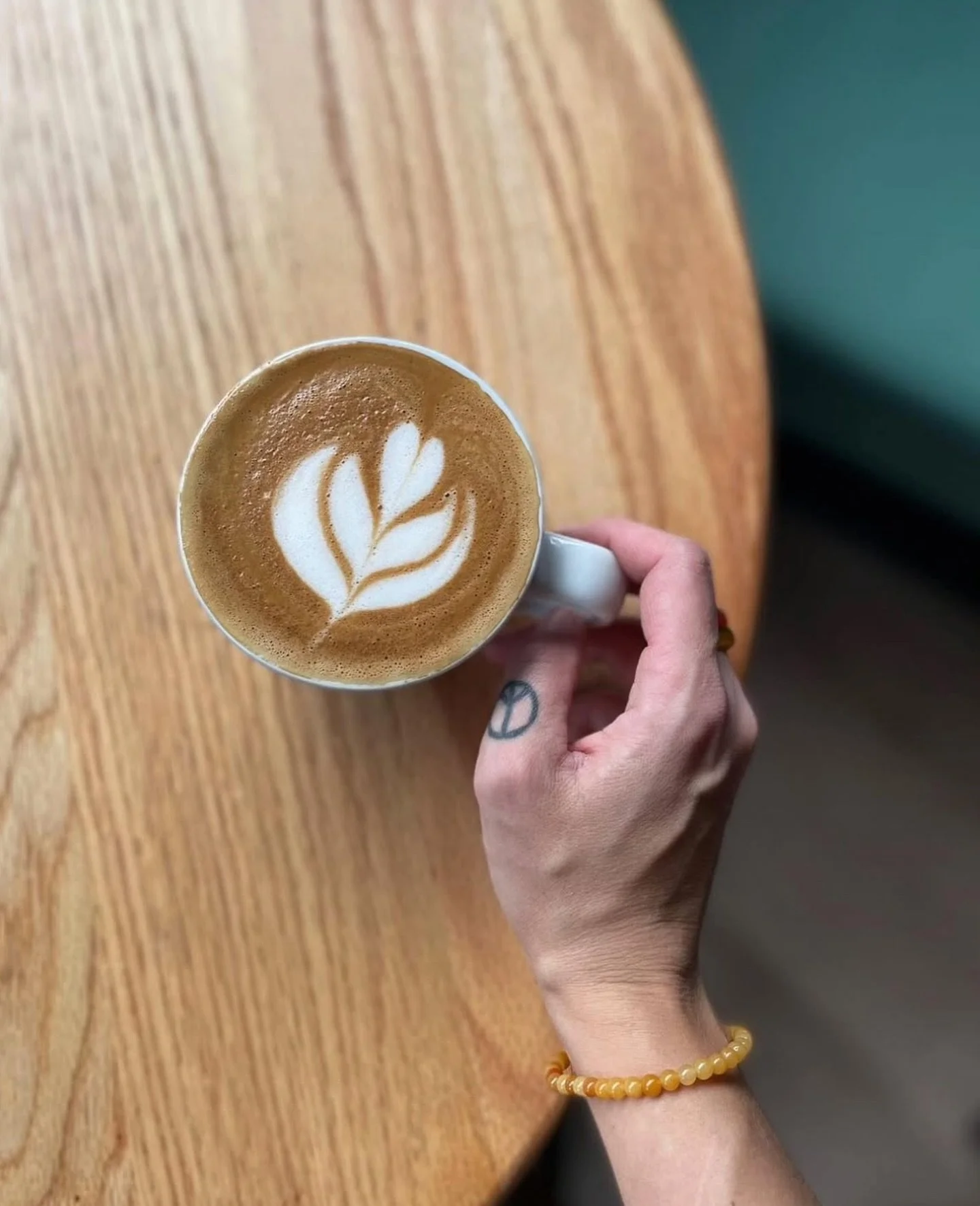 Monday MOOD:

A) Buy me coffee
B) Make me coffee
C) Be coffee

From espresso to Bullet coffee, let us create the perfect start to your week ☕️ with @fluid_solar_roasted_coffee . 

Dairy, Almond or Oat milk??

📸 @grassfed.kitty