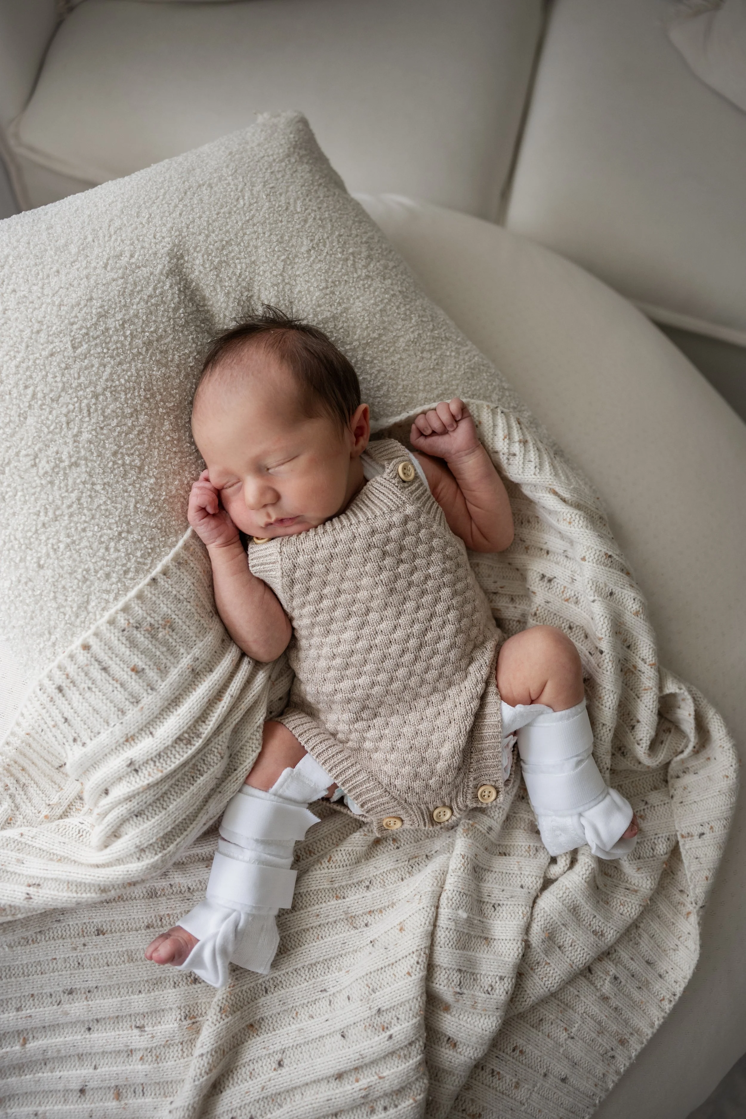 hip brace newborn photography