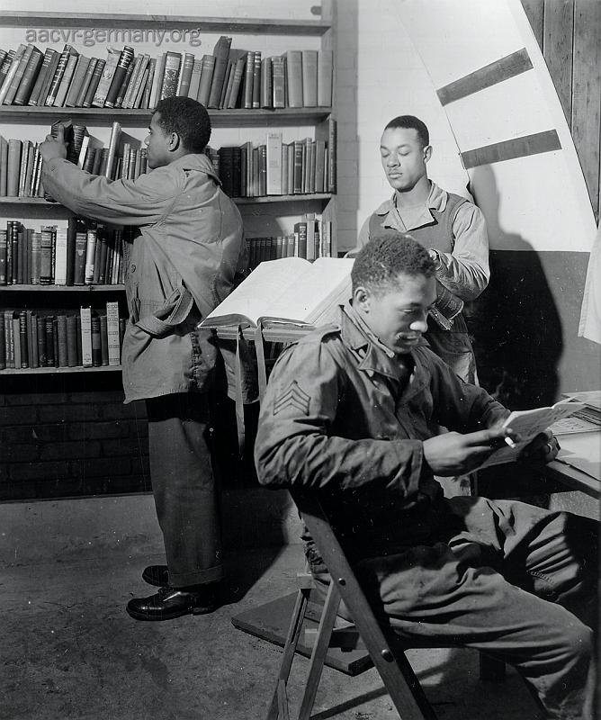 Scene in the well-stoked library of a station in Wilts, England, 1944 (NARA).
