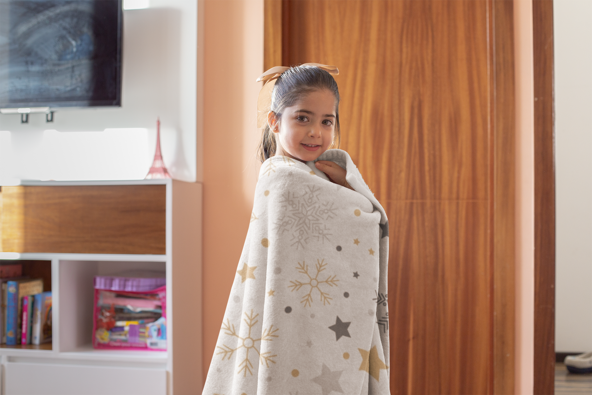 mockup-of-a-little-girl-wrapped-in-a-throw-blanket-24693.png