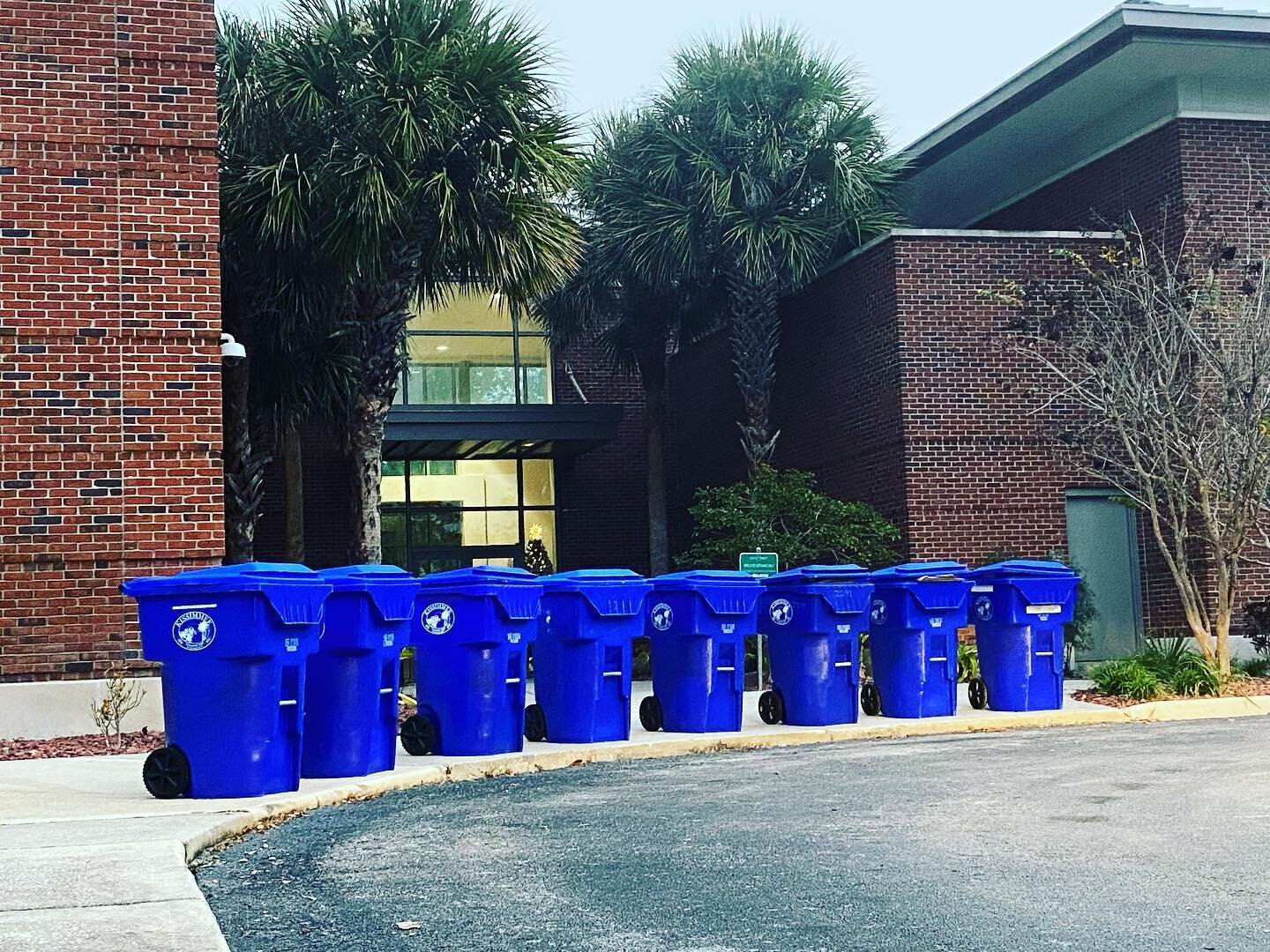 Recycling Done Right!
-a holiday reminder of how to recycle correctly in the City of Kissimmee 

All recyclable items must be rinsed; caps must be removed; and cardboard boxes must be flattened. 
The BLUE recycling carts will not be collected if they