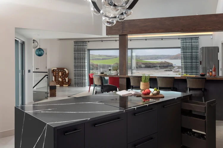 Black marble kitchen island, Rock