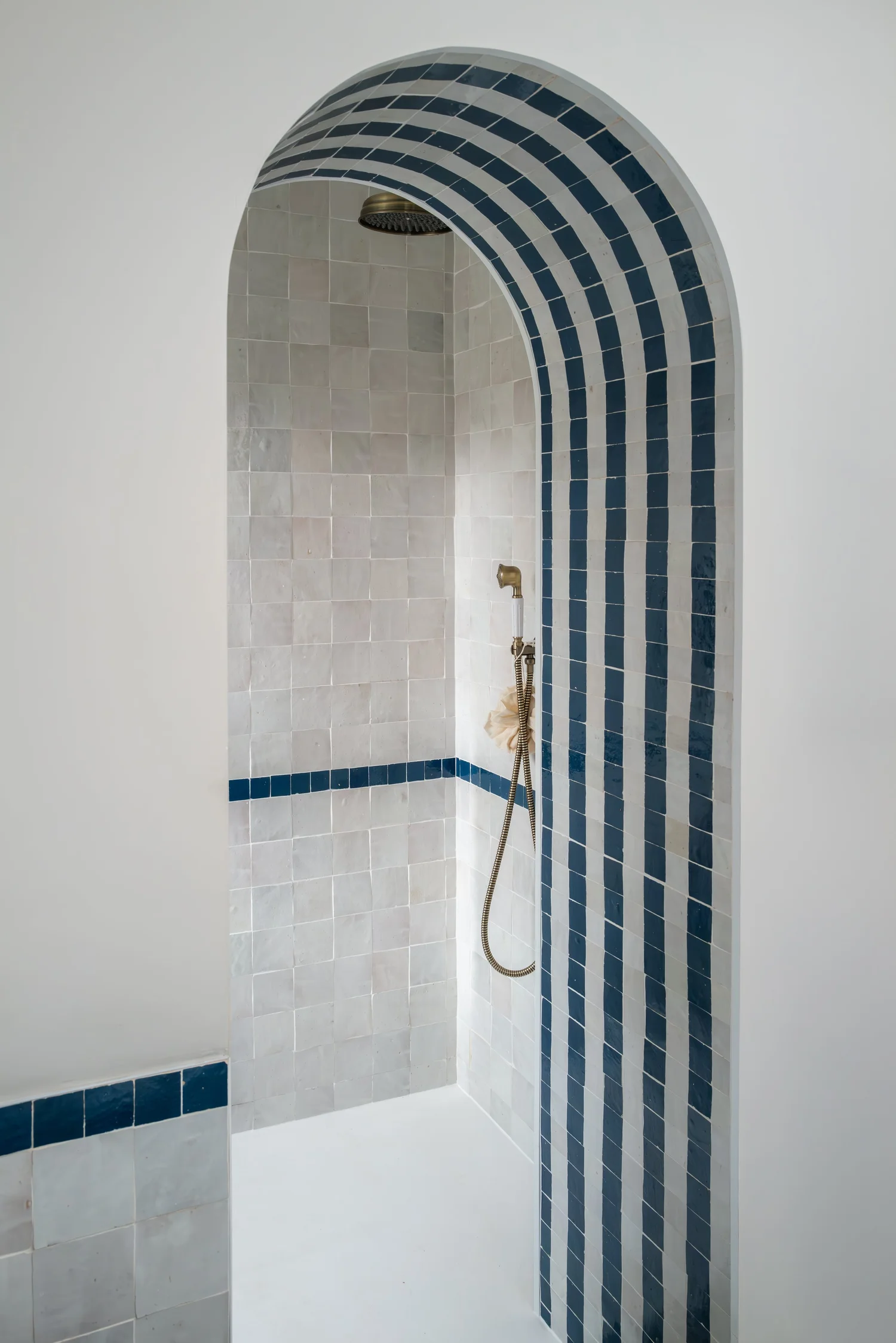 Arched doorway at Coastguard Cottages, St Agnes, photographed by Pip Hambling