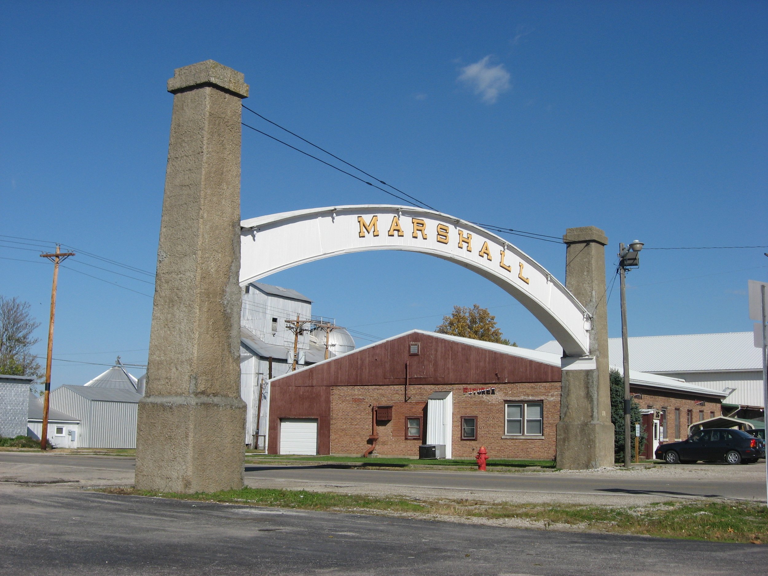 Arch_in_the_Town_of_Marshall_from_southwest.jpg