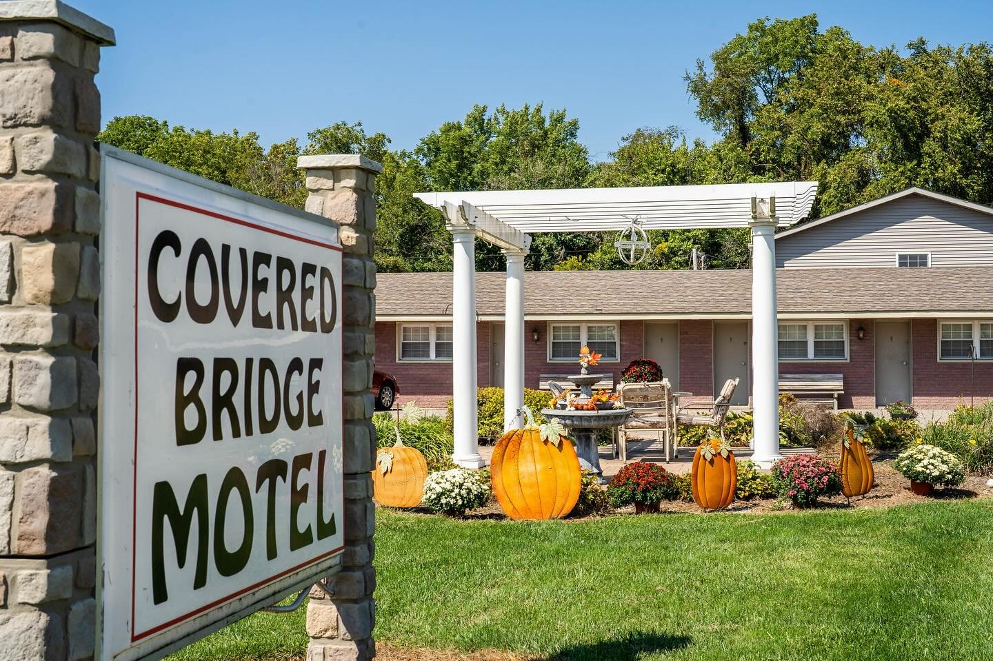 Come stay in Parke County, Indiana! ✨

Featured here is Covered Bridge Motel, centrally located in the middle of Rockville, Indiana, a great location to get to Parke County&rsquo;s attractions. Covered Bridge Motel is American-owned and operated and 