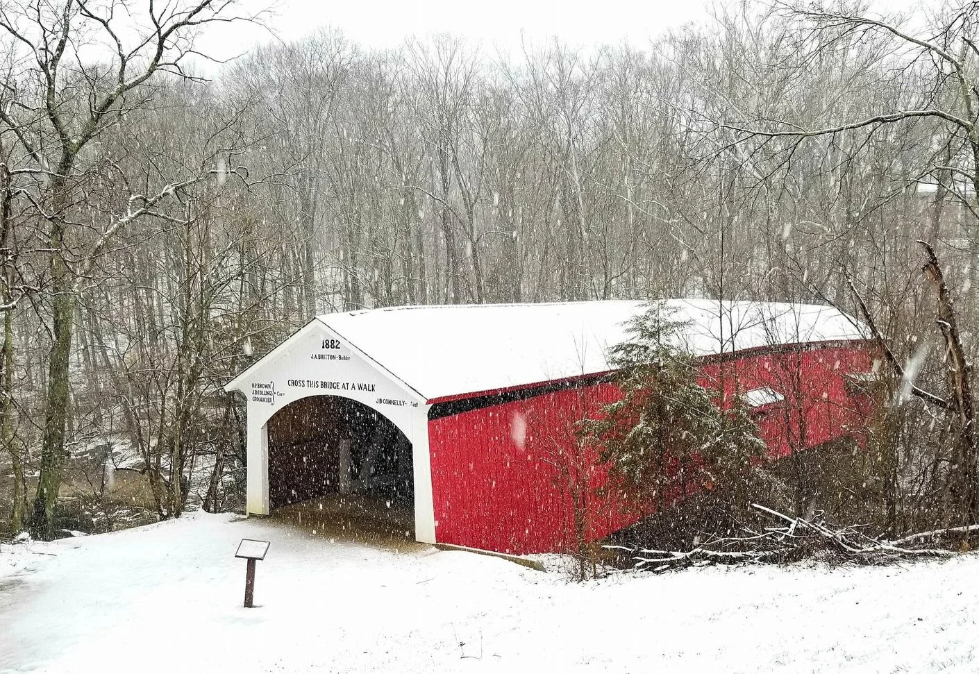 From snowy trails at Turkey Run to peaceful drives past our covered bridges, winter in Parke County is pure magic. ❄️🌲✨ Plan your visit at coveredbridges.com
